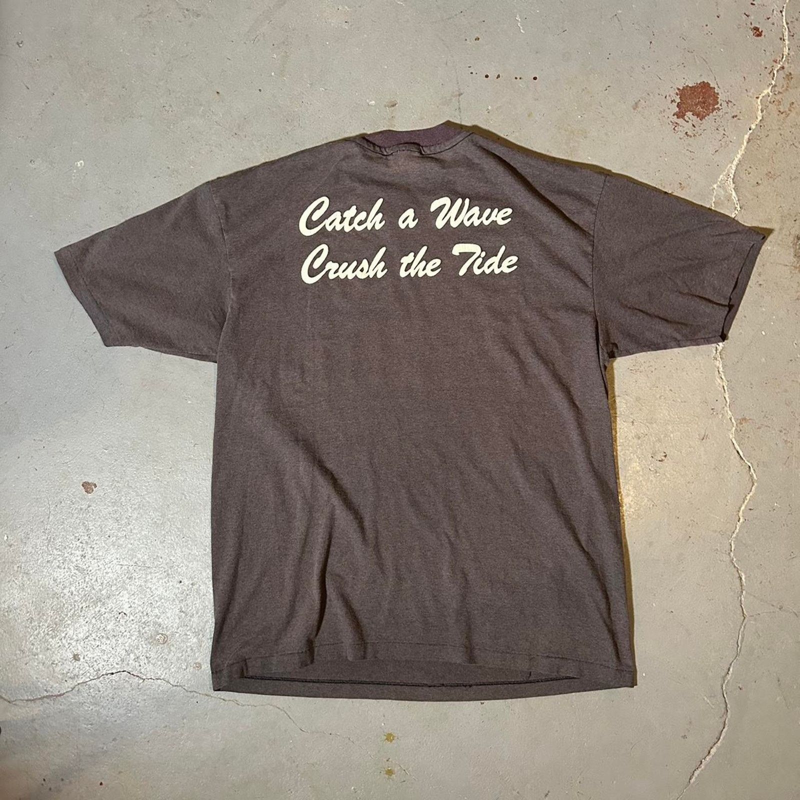Fruit Of The Loom 90s catch a wave crush tee shirt Size US XL / EU 56 / 4 - 5 Thumbnail
