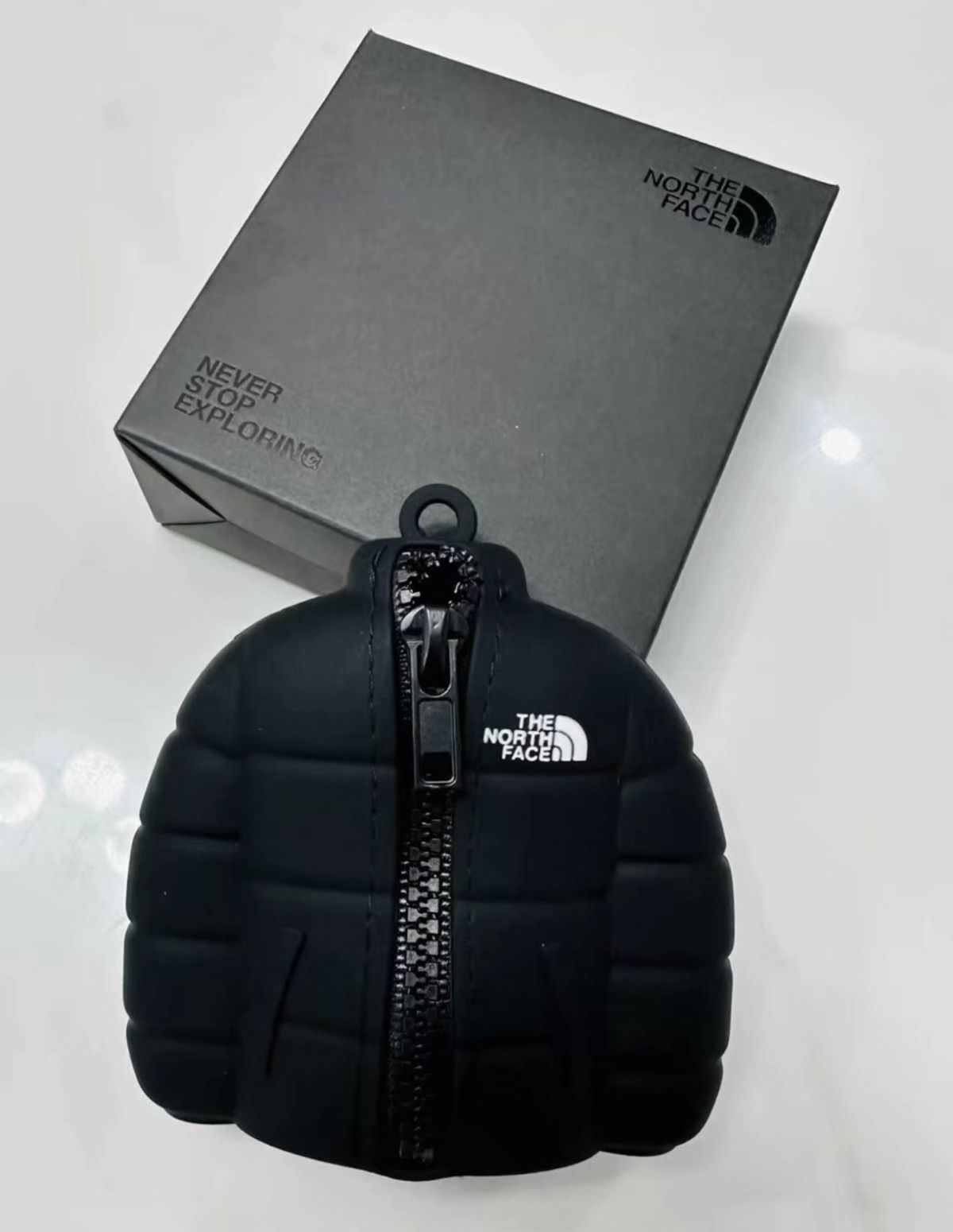 The North Face New The North Face NUPTSE Style Earphone Case! Size ONE SIZE - 1 Thumbnail
