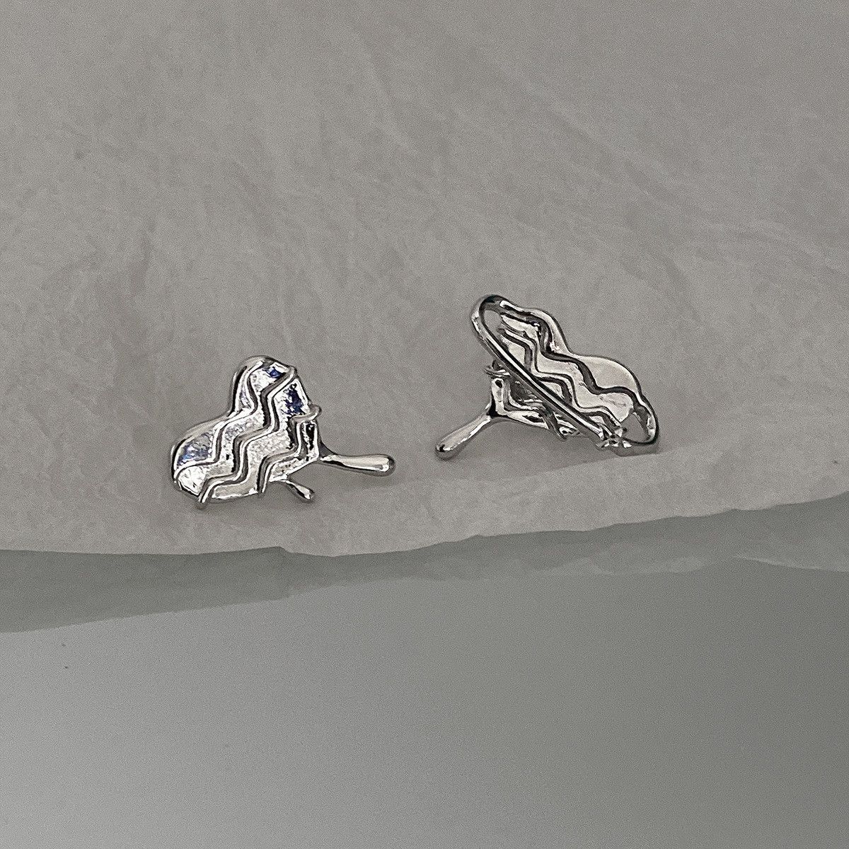 Jewelry Heart Dark Earrings One Pairs Chrome Jewelry Size ONE SIZE - 1 Thumbnail