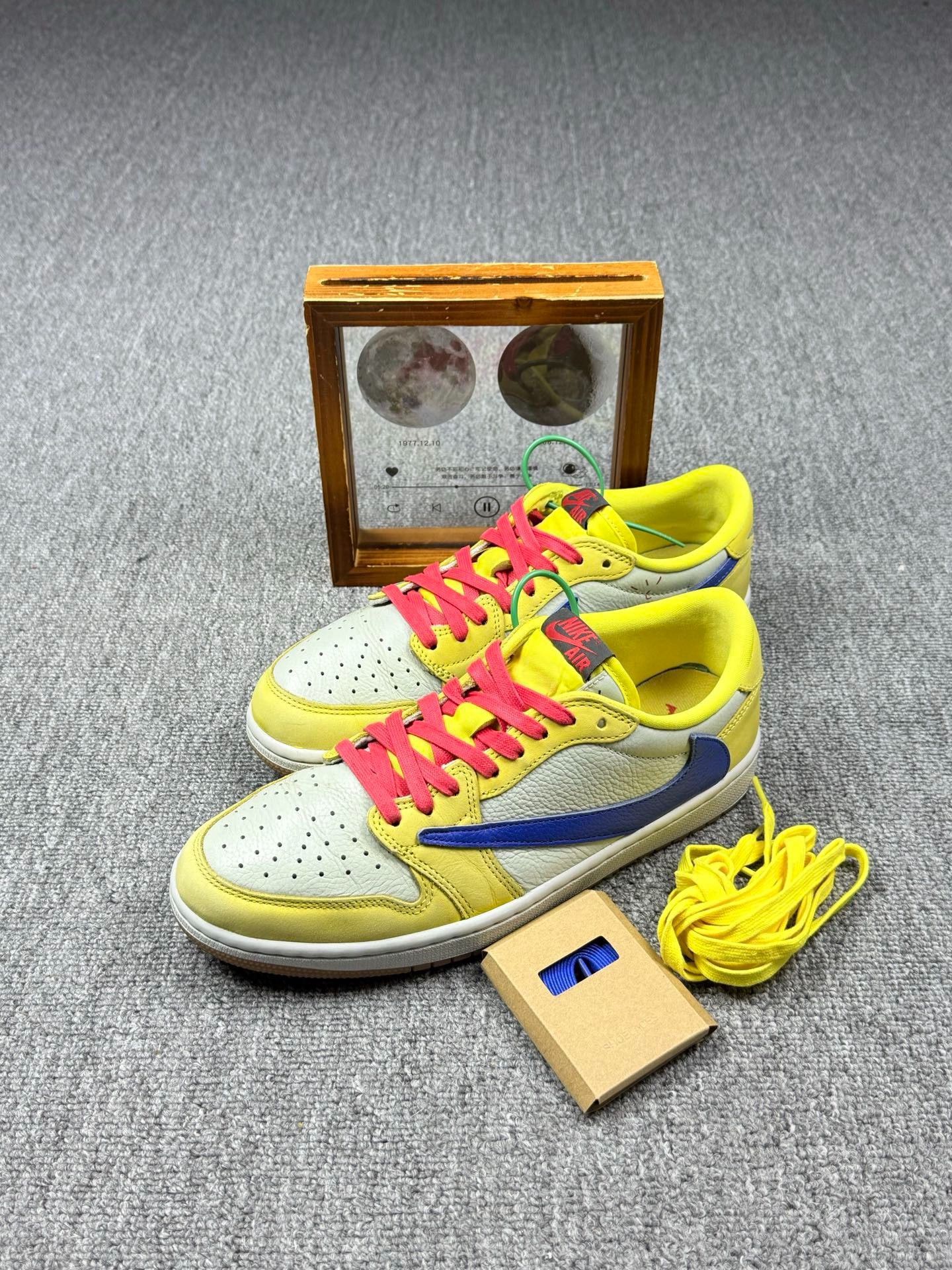 Nike Nike AJ1 Gold Lowtop Sneakers 9 Men Size US 9 / EU 42 - 1 Thumbnail