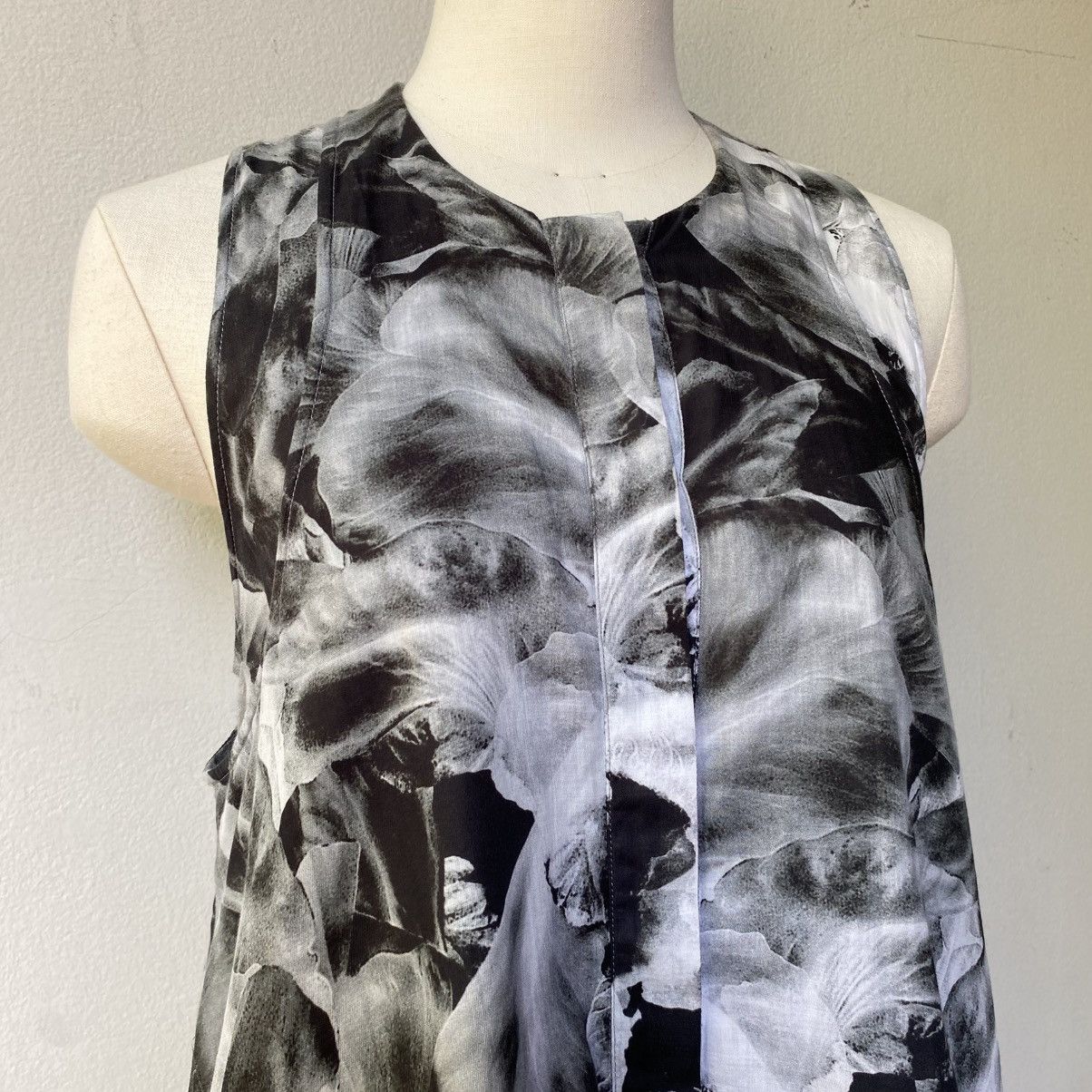 Alexander McQueen ALEXANDER MQUEEN Black & White Abstract Sleeveless Dress Size XS / US 0-2 / IT 36-38 - 14 Thumbnail