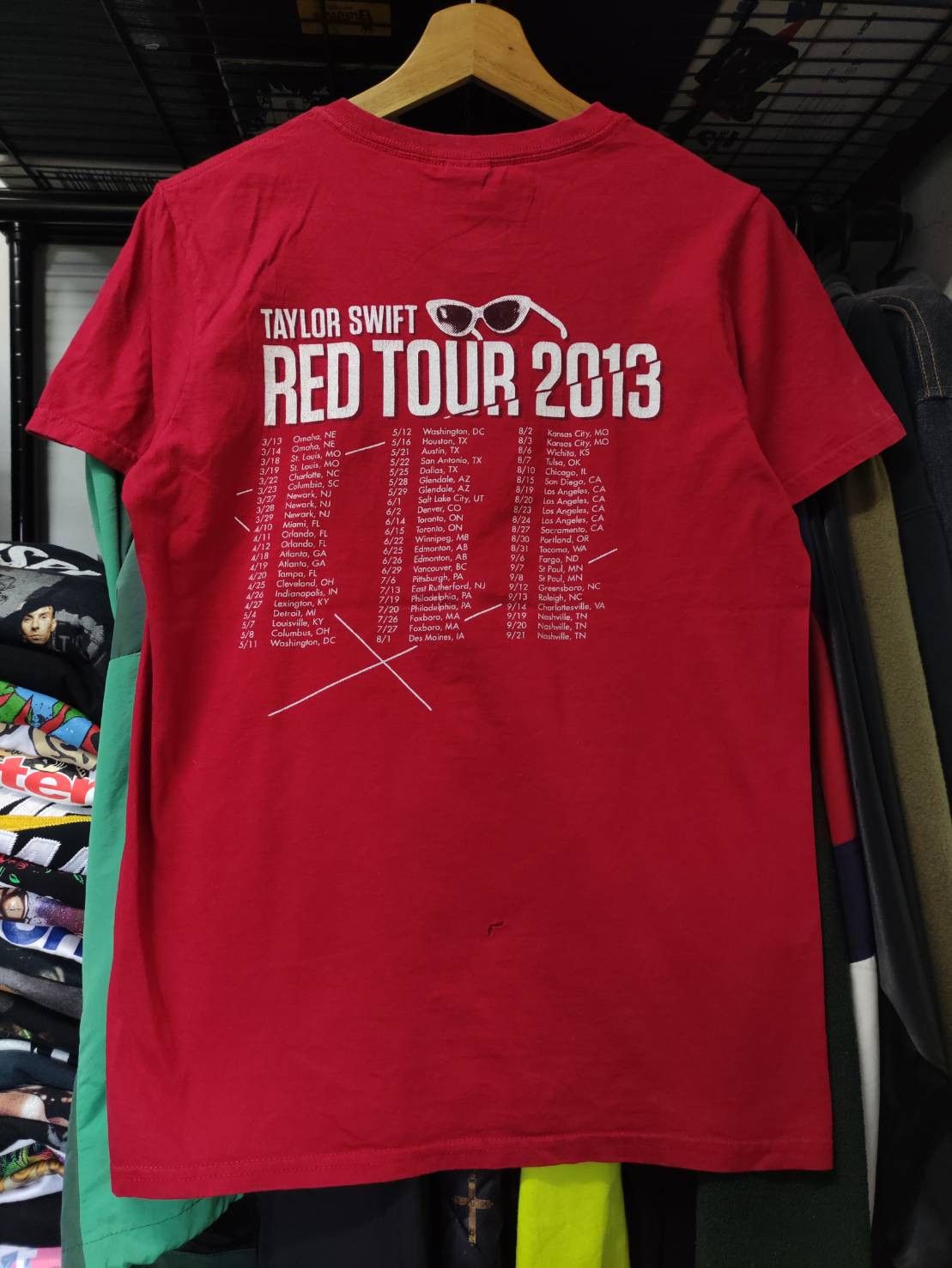 Band Tees Taylor Swift Red Tour 2013 T-Shirt Size US S / EU 44-46 / 1 - 2 Thumbnail