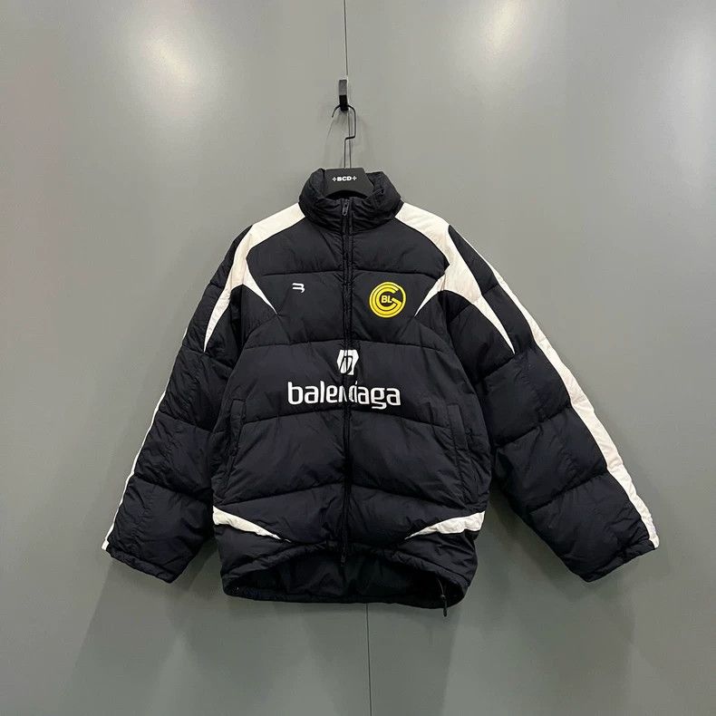 Balenciaga Balenciaga size 44 Letter logo printed down jacket Size US S / EU 44-46 / 1 - 1 Thumbnail