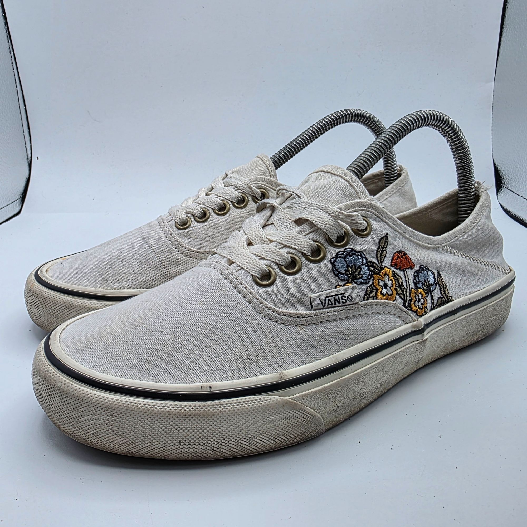 Vans Vans EcoCush Womens Size 9 White Canvas Sneakers Floral Embr Size US 9 / IT 39 - 4 Thumbnail