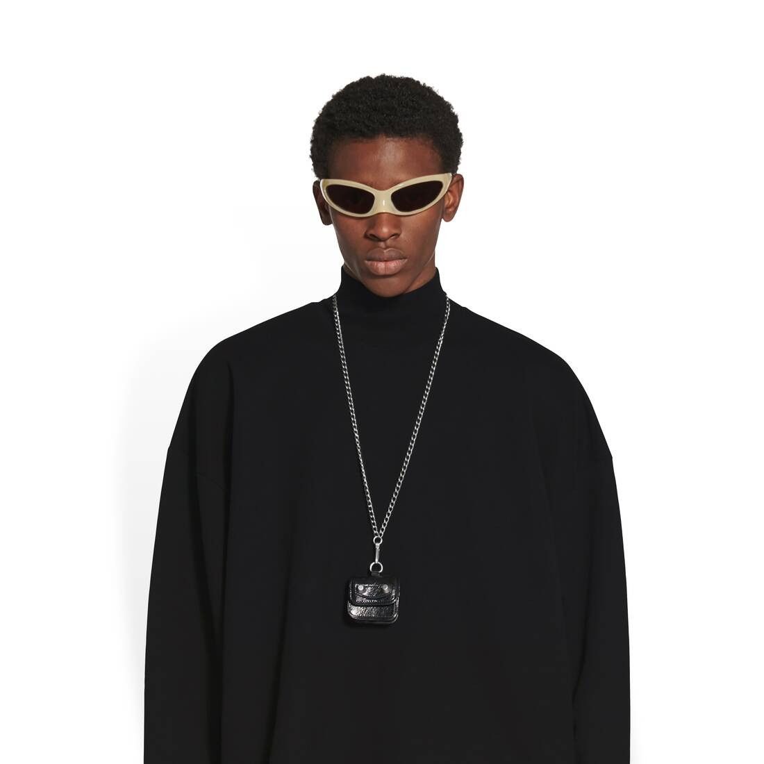 Balenciaga o1bcso1str0825 Size: OS / Le Cagole Flap Earpods Size ONE SIZE - 3 Thumbnail