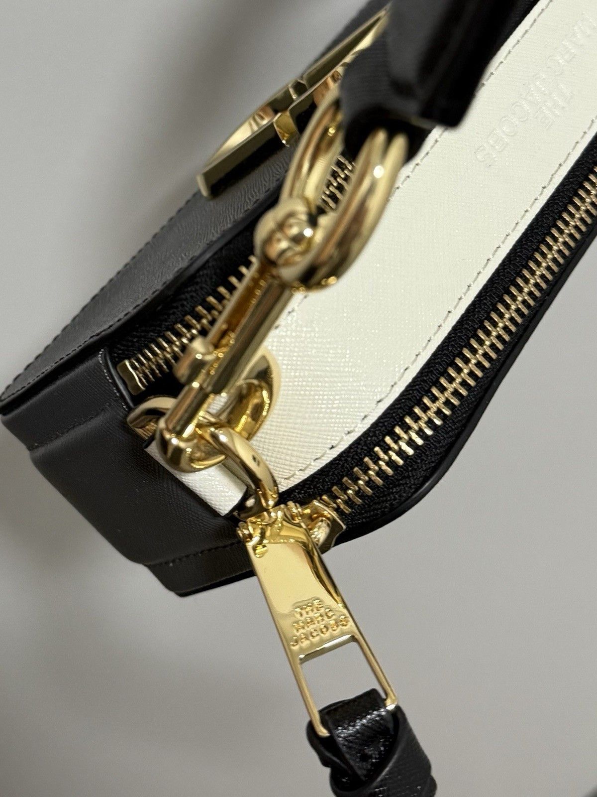Marc Jacobs Marc Jacobs The Snapshot Camera Bag Crossbody Womens Leather Size ONE SIZE - 9 Thumbnail