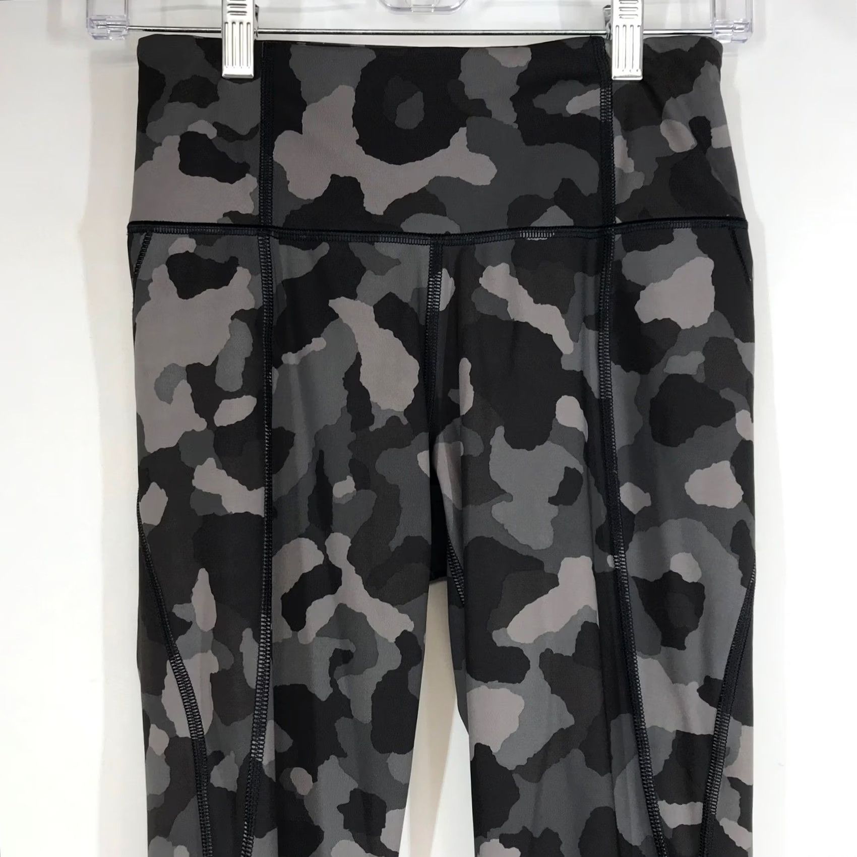 Athleta Athleta Lightning Camo 7/8 Tight Leggings XS Black Grey Activewear Workout Pants Size 26" / US 2 / IT 38 - 2 Thumbnail