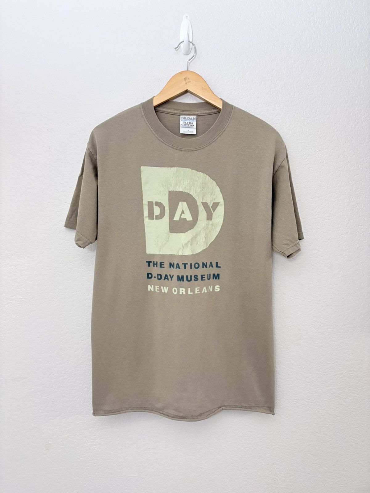 Vintage 00’s D-Day Museum New Orleans Vintage Faded Tan Tee Shirt Size US L / EU 52-54 / 3 - 1 Thumbnail