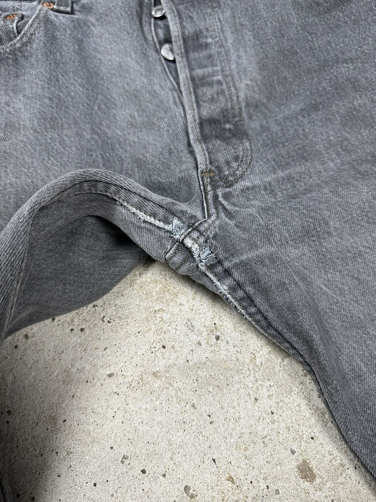 Levi's Vintage 1995 Levi’s 501 Gray Denim Pants Jeans made in USA Size US 33 - 20 Thumbnail