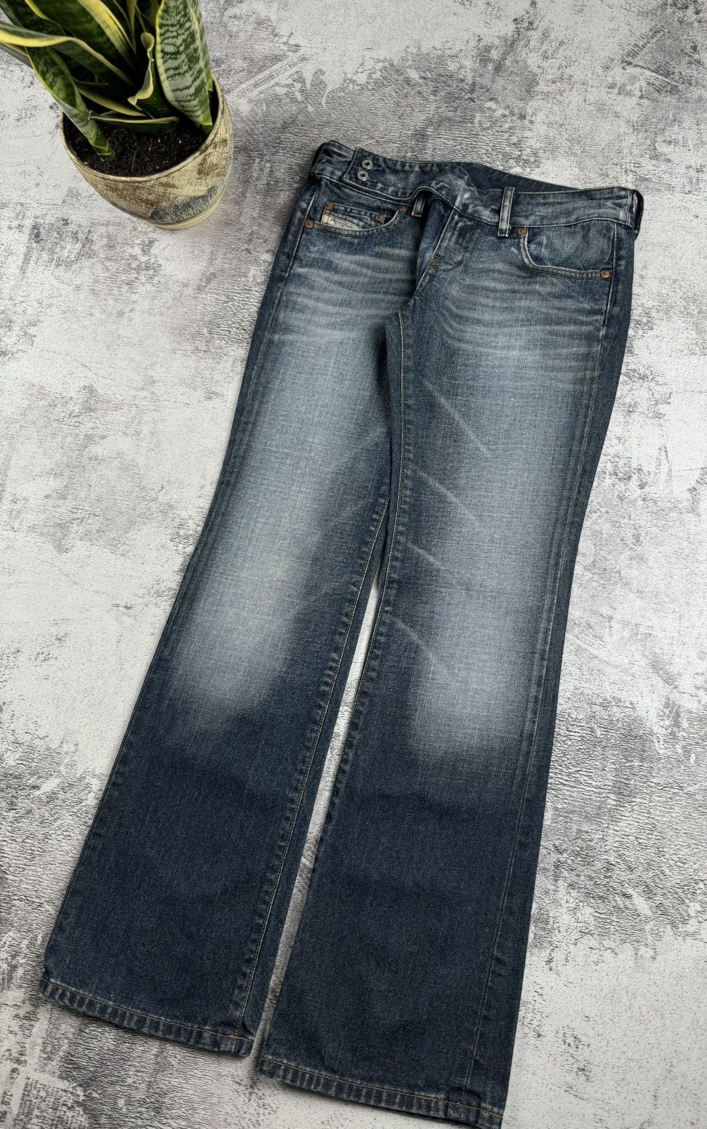 Diesel Diesel Cherone Y2K Distressed Denim Straight Jeans Trousers Size 30" / US 8 / IT 44 - 4 Thumbnail