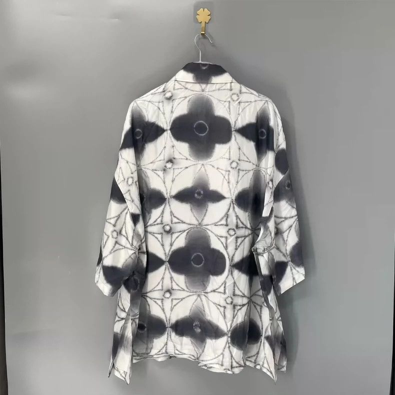 Louis Vuitton Louis Vuitton Mulberry silk full logo three-flower short-sl Size US XL / EU 56 / 4 - 2 Thumbnail