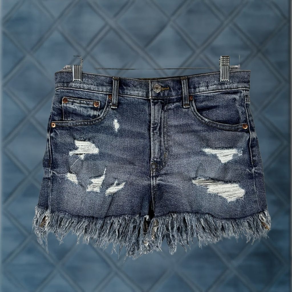 Gap Gap Jeans Shorts Womens 3” Inseam Denim Blue Casual 27R Mid Rise 3" Inseam Cut-Off Size 27" / US 4 / IT 40 - 1 Thumbnail