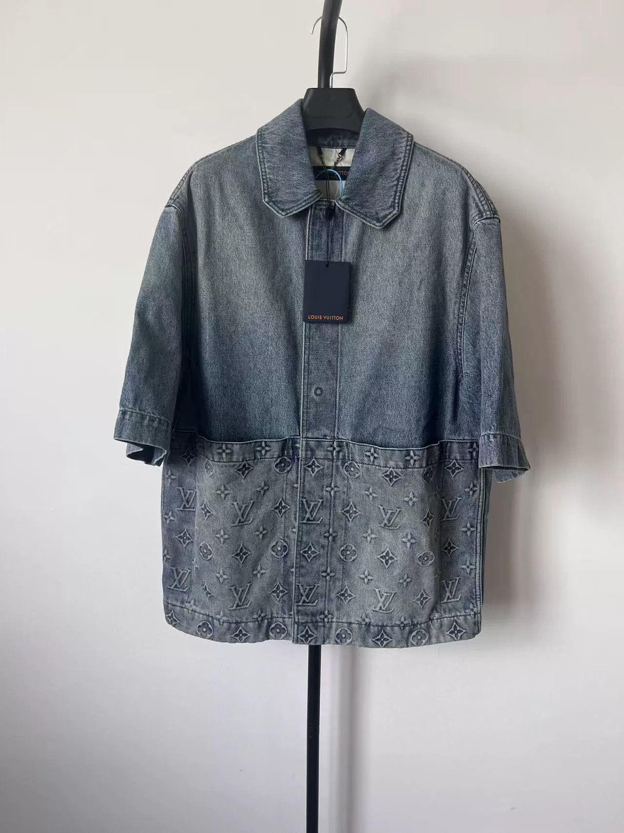 Louis Vuitton louis vuitton logo short sleeve shirt blue Size US S / EU 44-46 / 1 - 1 Thumbnail
