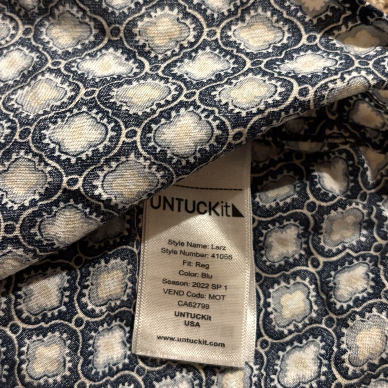 UNTUCKit Untuckit Blue Medallion Print S/SButton Up Cotton Medium Size US M / EU 48-50 / 2 - 6 Thumbnail