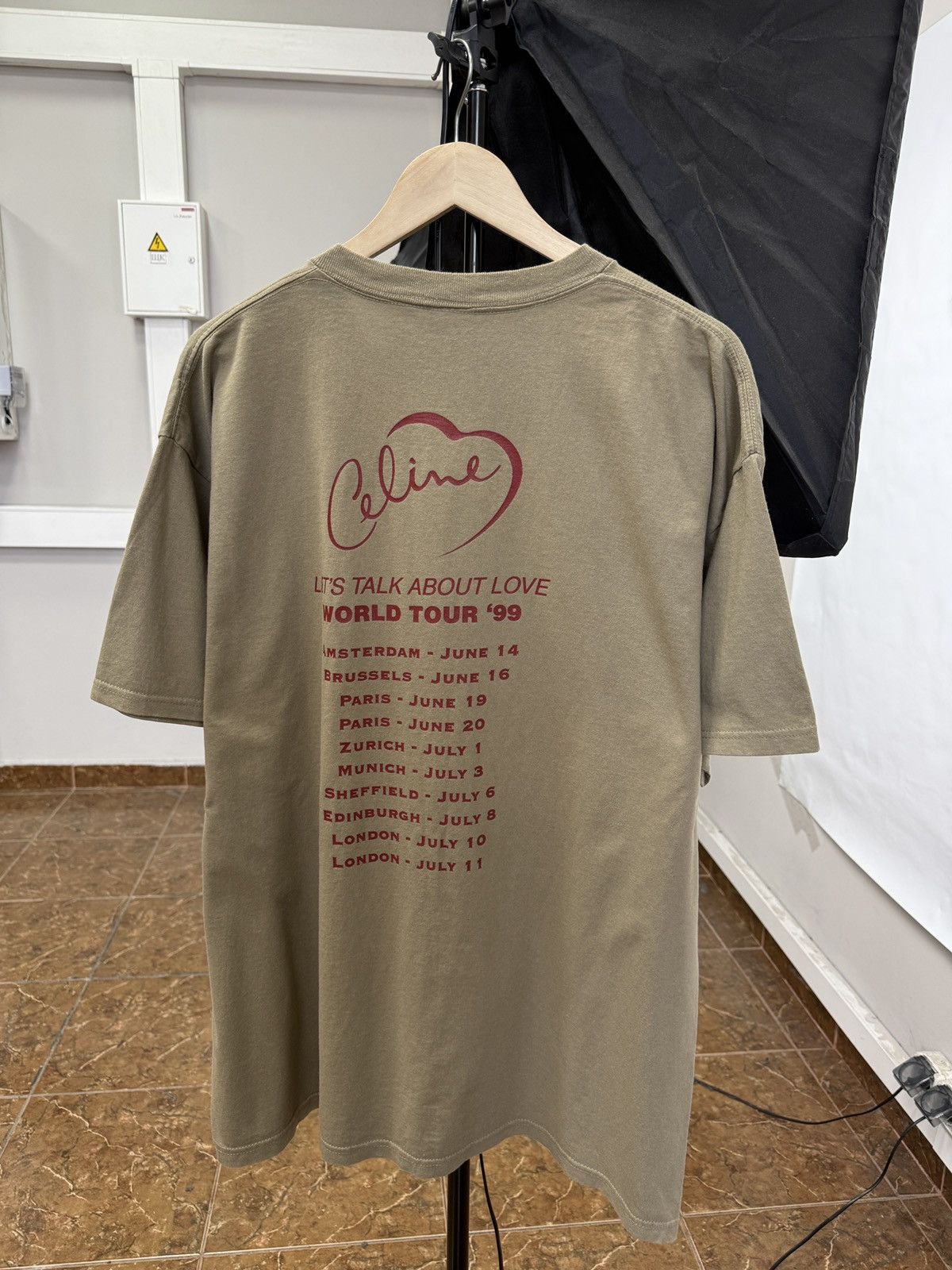 Delta 🇨🇦 Vintage 1999 Celine Dion Lets Talk About Love Tour T-Shirt Size US XL / EU 56 / 4 - 2 Thumbnail