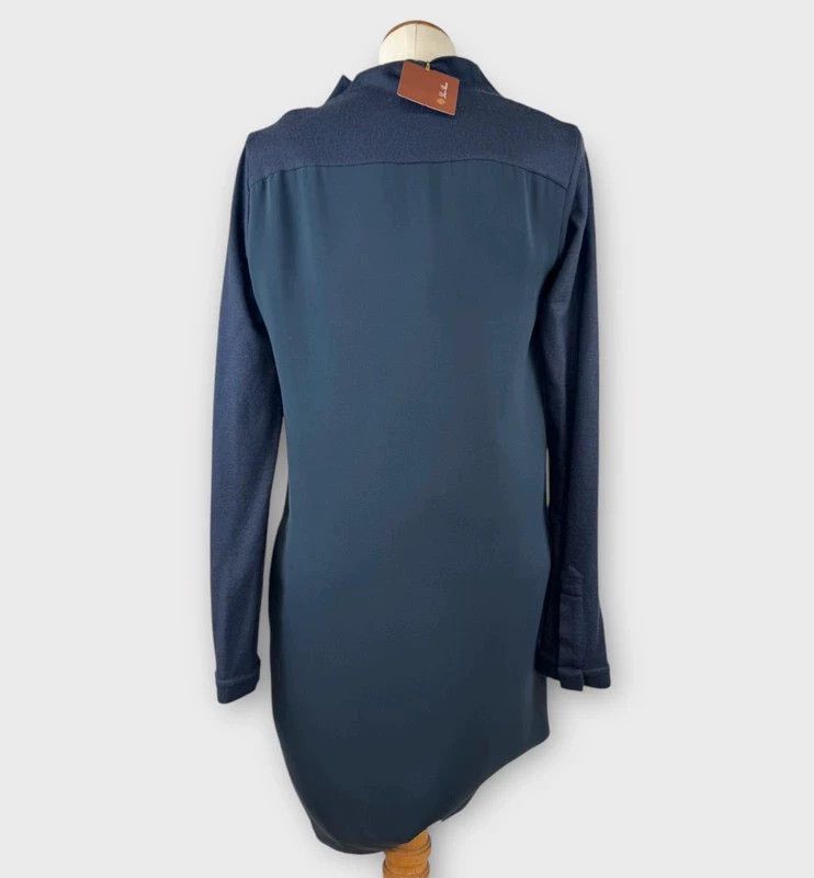 Loro Piana LORO PIANA She is wearing a cashmere dress Size M / US 6-8 / IT 42-44 - 7 Thumbnail