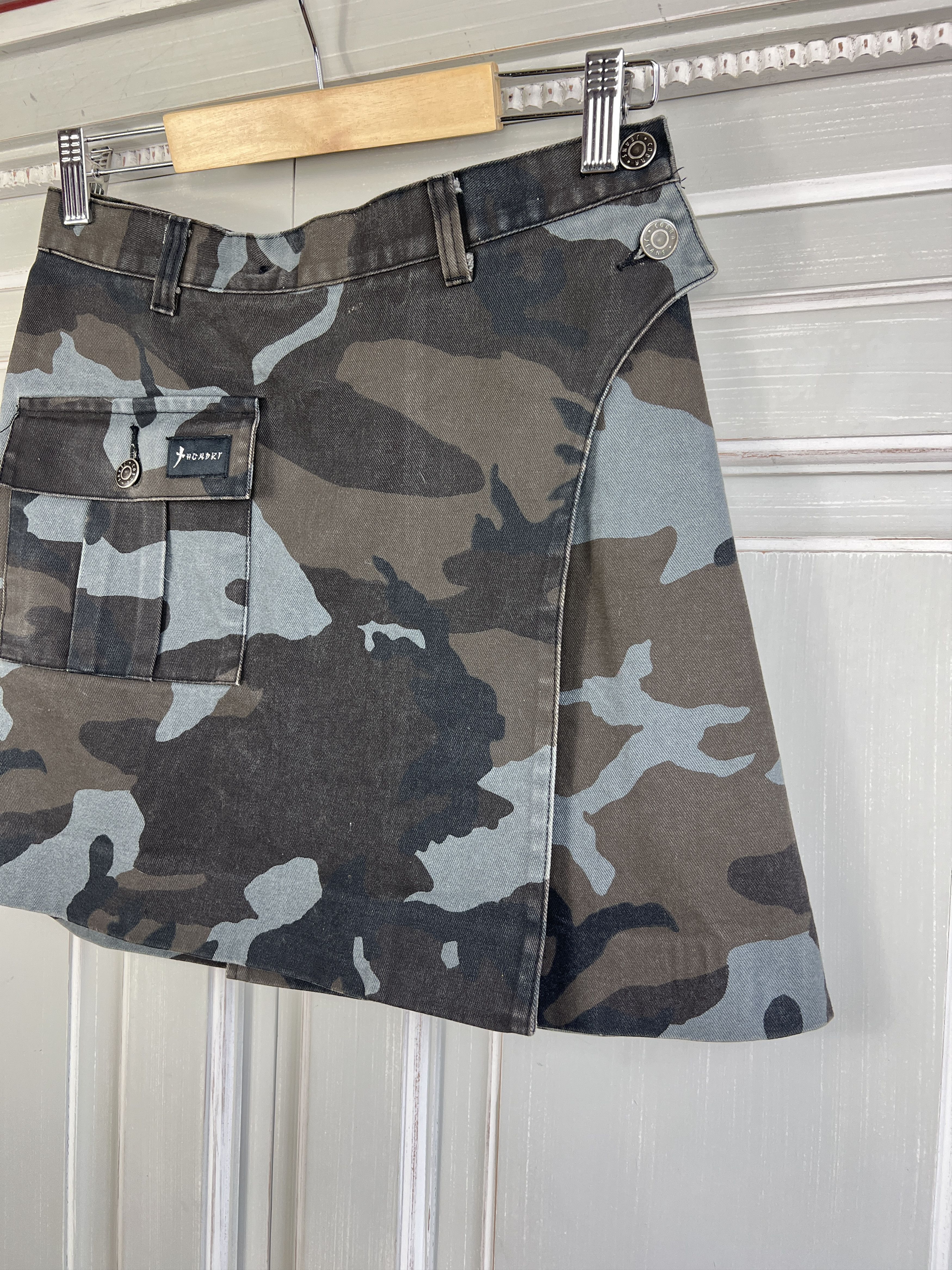 Realtree VINTAGE ASYMETRICAL CAMO MINI SKIRT Size 26" / US 2 / IT 38 - 4 Thumbnail