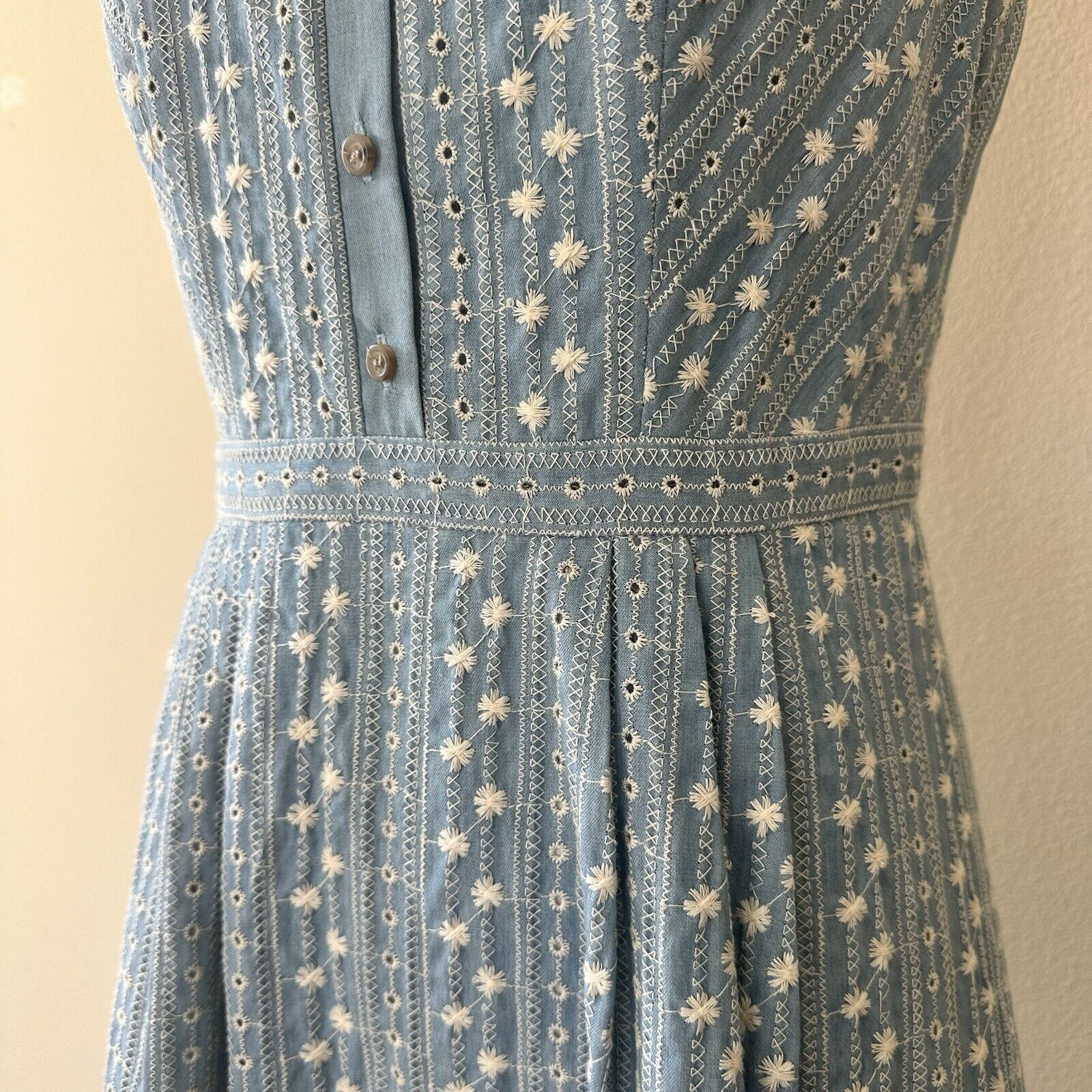 Other Gal Meets Glam Embroidered Chambray A-Line Blue Dress US 4 Size S / US 4 / IT 40 - 4 Thumbnail