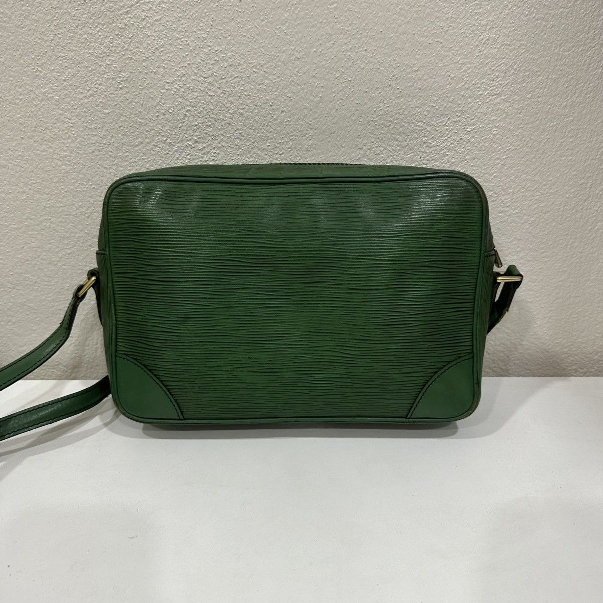 Louis Vuitton ‼️LASTDROP‼️LOUIS VUITTON TROCADWRO 27 EPI LEATHER SHOULDERBAG Size ONE SIZE - 4 Thumbnail