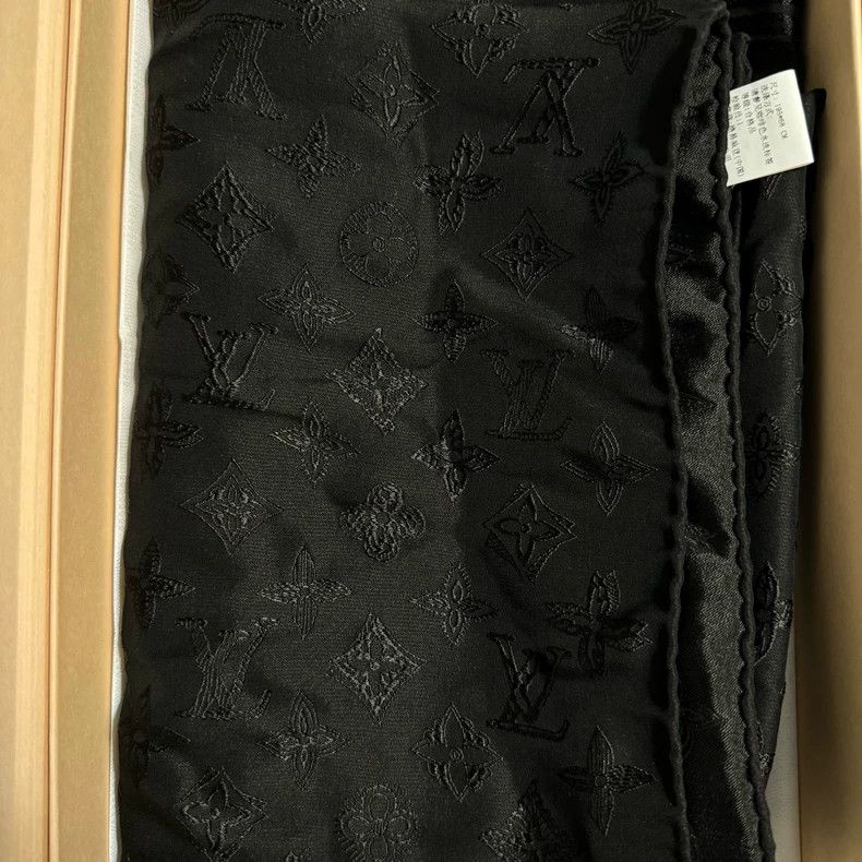 Louis Vuitton Dark grain full print long scarf