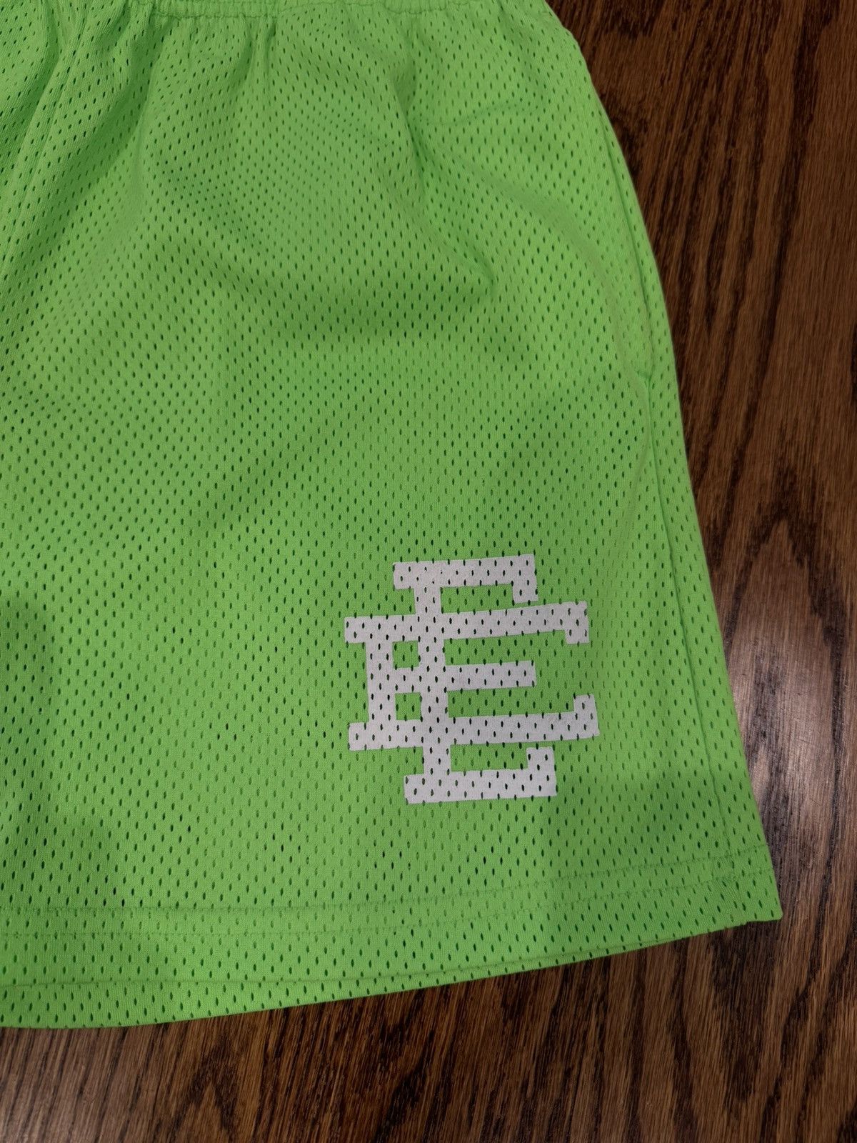 Eric Emanuel Eric Emanuel EE Shorts Neon Green size medium Size US 32 / EU 48 - 2 Thumbnail