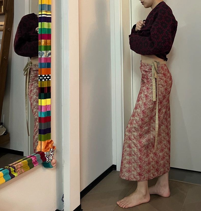 Comme des Garcons Comme des Garcons size S embroidered red overskirt kimono Size 24" / US 00 / IT 34 - 2 Thumbnail