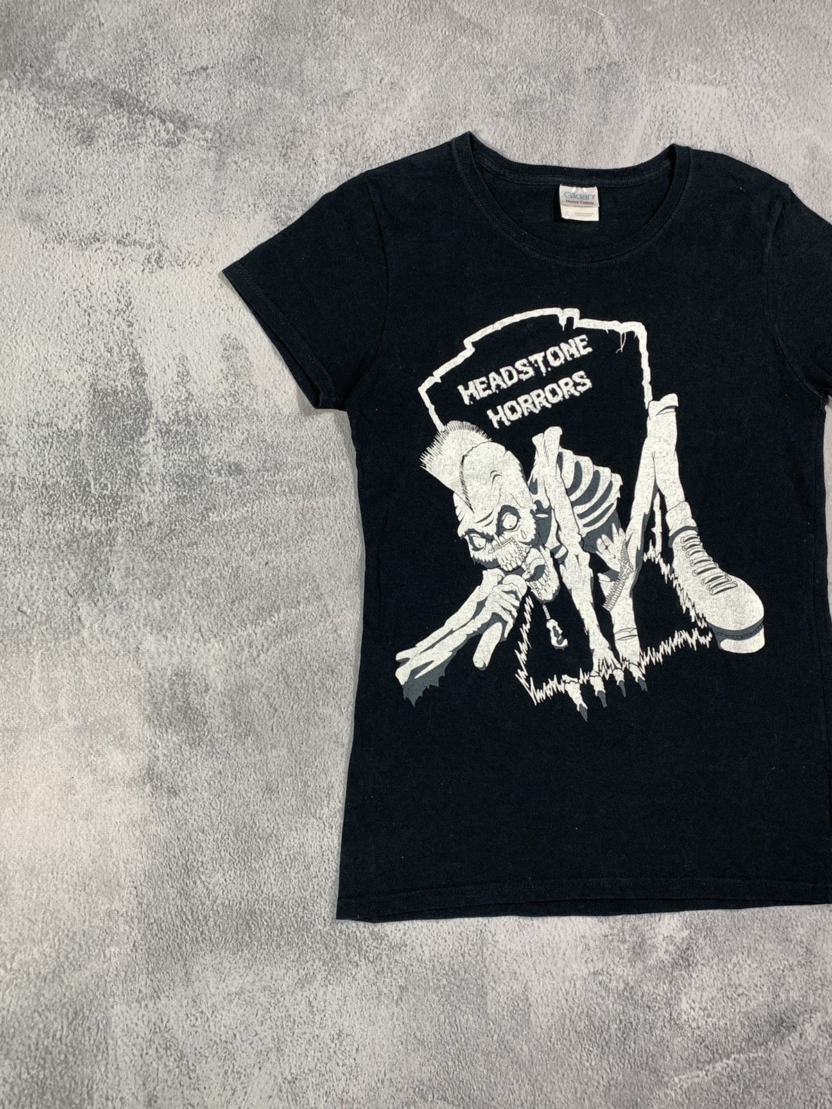 Vintage Y2K Headstone horrors skeleton bones Big Logo size S
