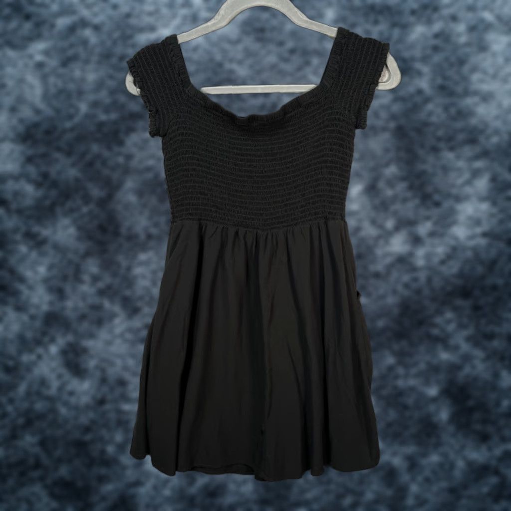 Express VINTAGE Express Womens Small Black Smocked Bodice Fit & Flare Dress Pockets Womens Small Black Smocked Fit & Flare Dress with Pockets Size S / US 4 / IT 40 - 1 Thumbnail
