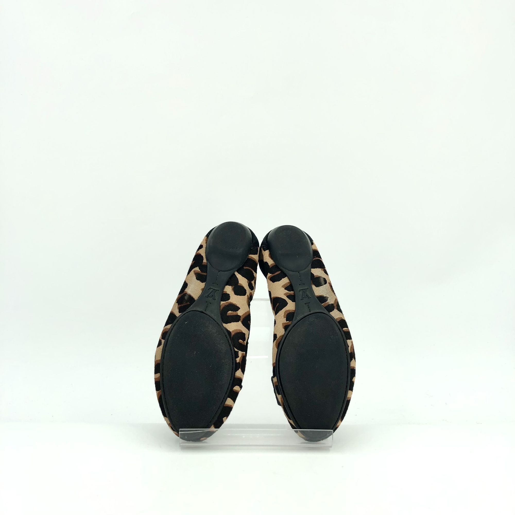 Louis Vuitton Louis Vuitton Lv Leopard Print Round-Toe Flats 36.5 Two-Tone Size US 6 / IT 36 - 6 Thumbnail