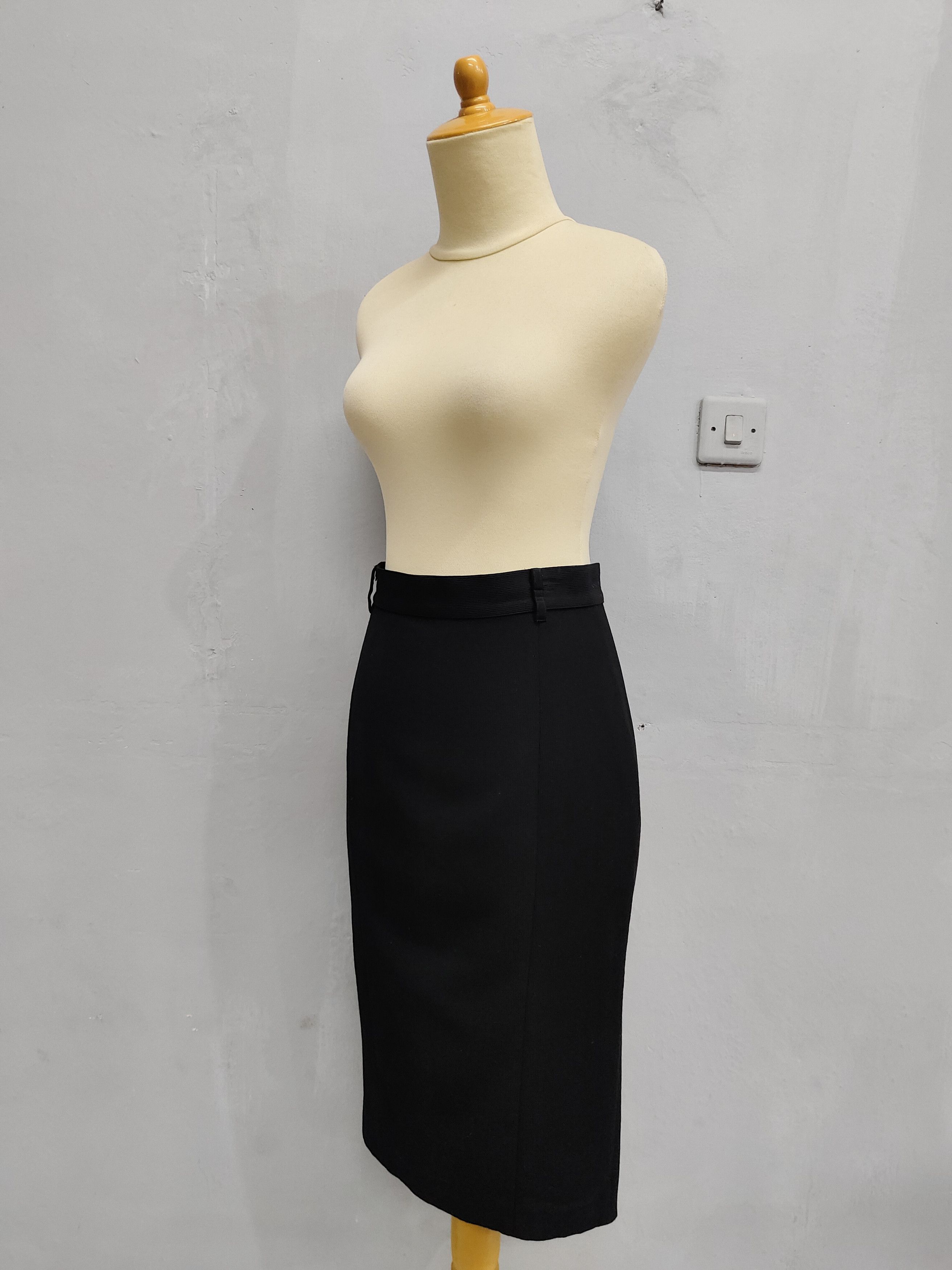 Byblos 💥 Byblos 🇮🇹 Wool Black Midi Skirt Size 28" / US 6 / IT 42 - 2 Thumbnail