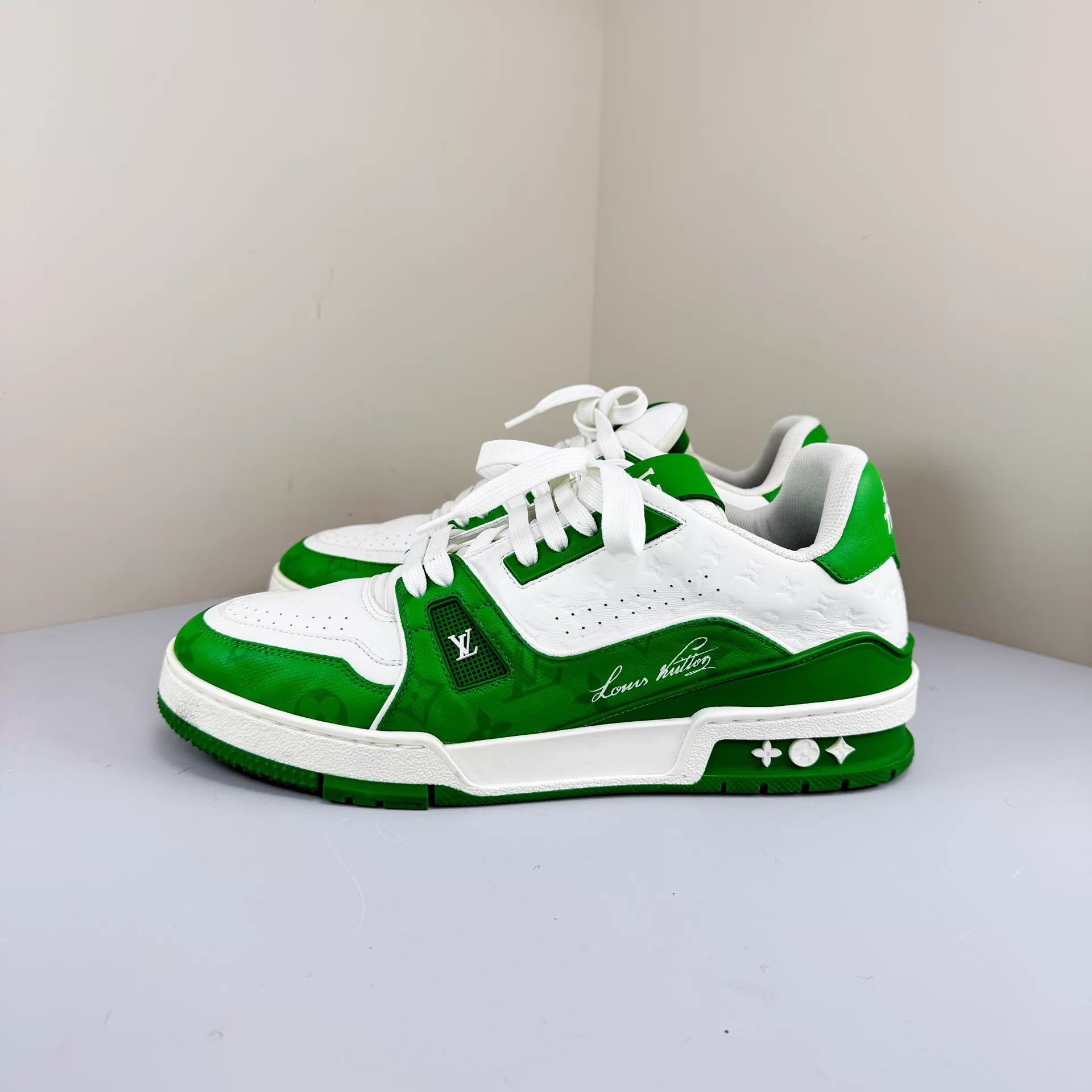 Louis Vuitton LV White Green Embossed Monogram Trainer 98new 7US Size US 7 / IT 37 - 1 Thumbnail