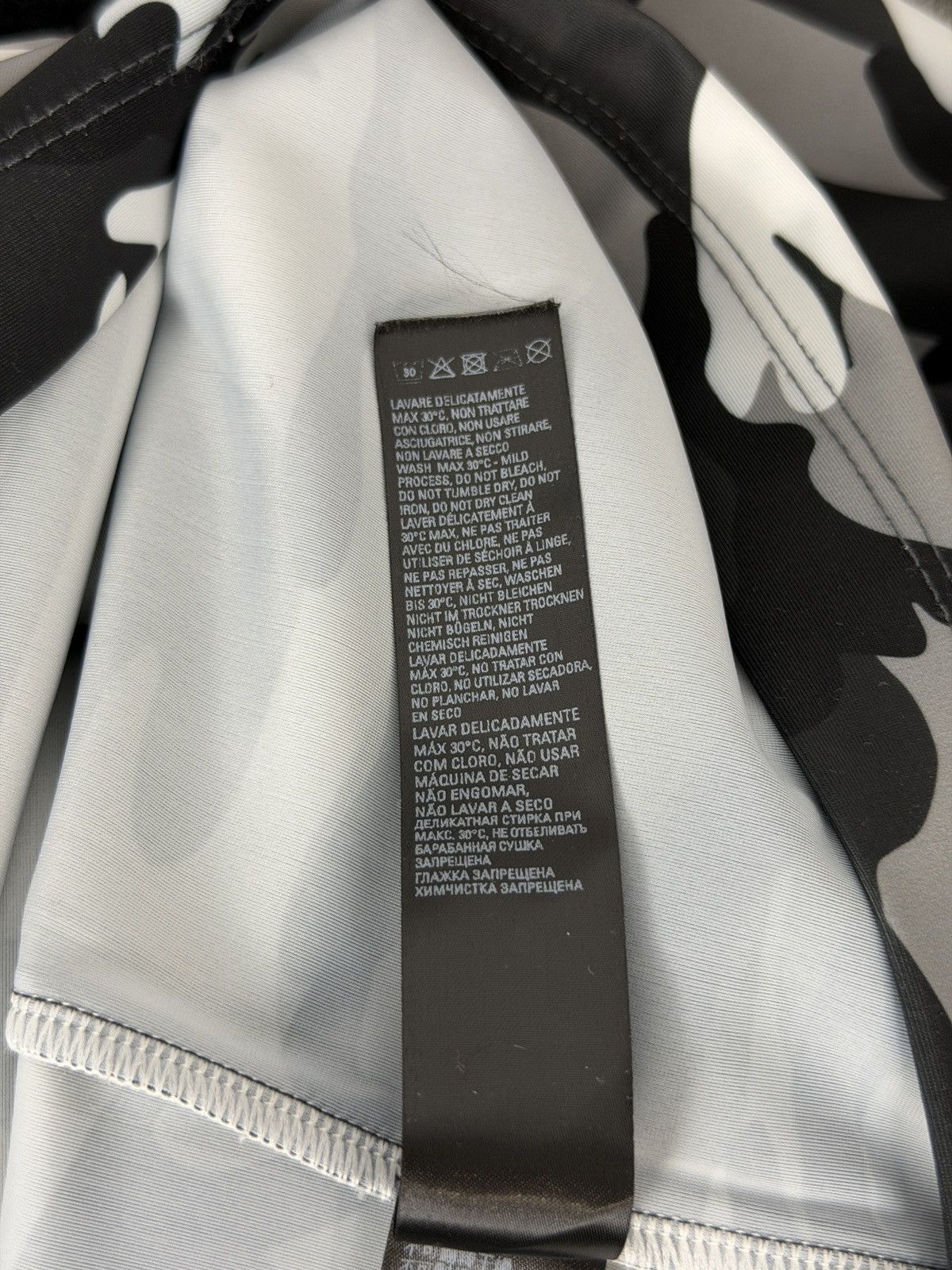 Balenciaga Balenciaga Swimwear Camo Shell Tee Size US S / EU 44-46 / 1 - 6 Thumbnail