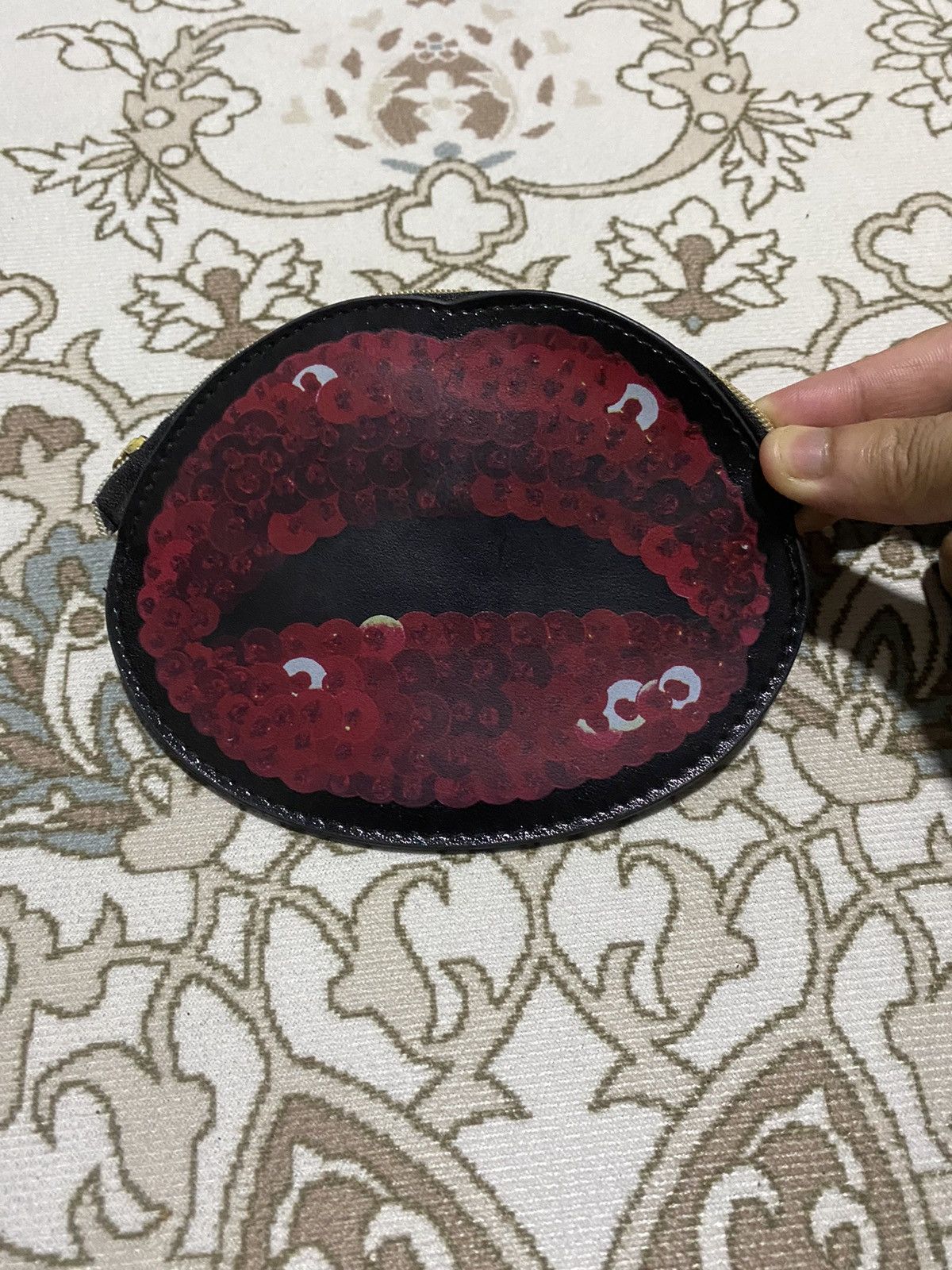 Jun Takahashi × Undercover Undercover Sequin Lips Wallet Coin Pouch Size ONE SIZE - 1 Thumbnail