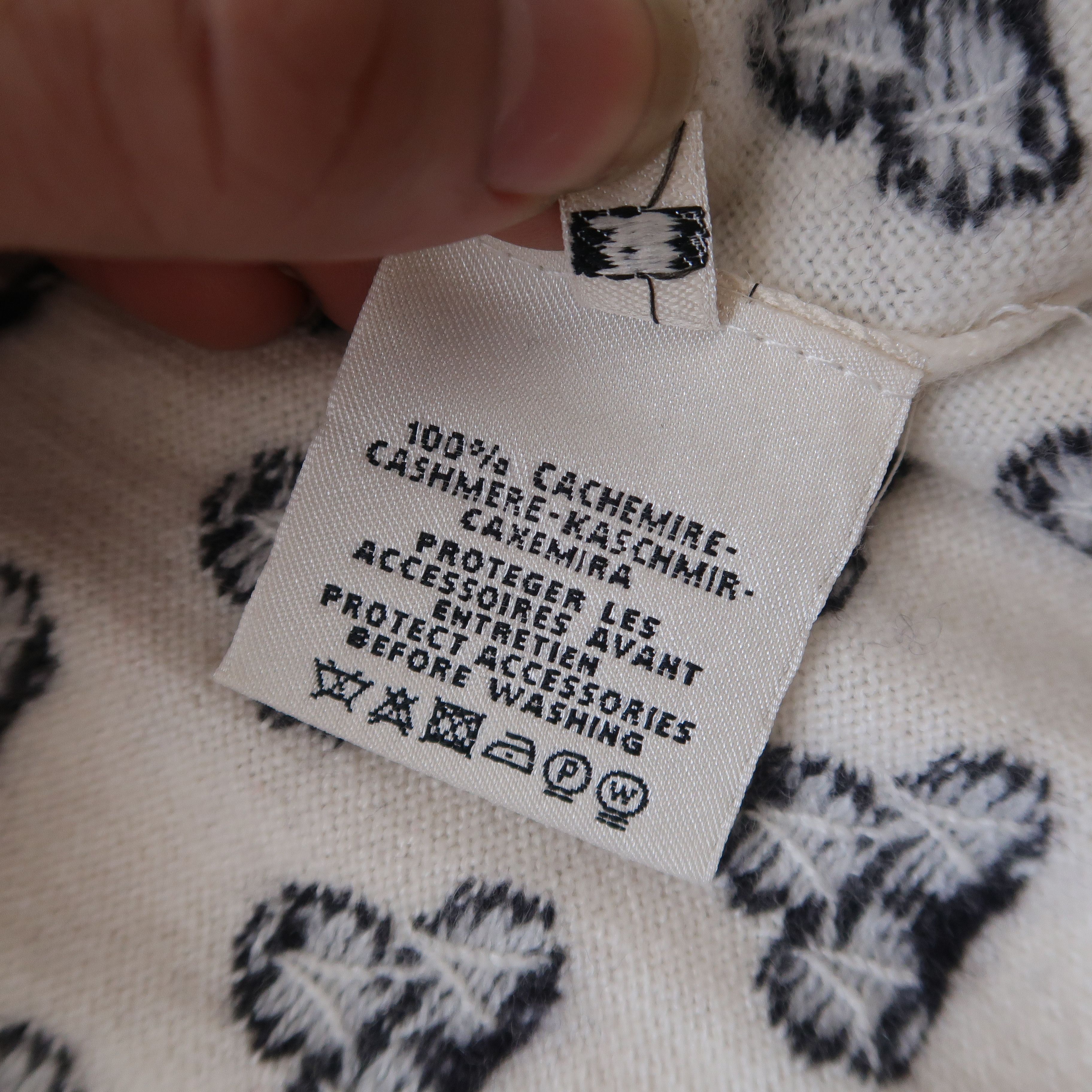 Hermes Hermes Margiela Era Ecru White Clover Cardigan Cashmere Size US S / EU 44-46 / 1 - 13 Thumbnail