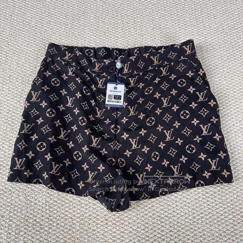 Louis Vuitton Louis Vuitton Silk Brown Women's Shorts . Size 24" / US 00 / IT 34 - 1 Thumbnail