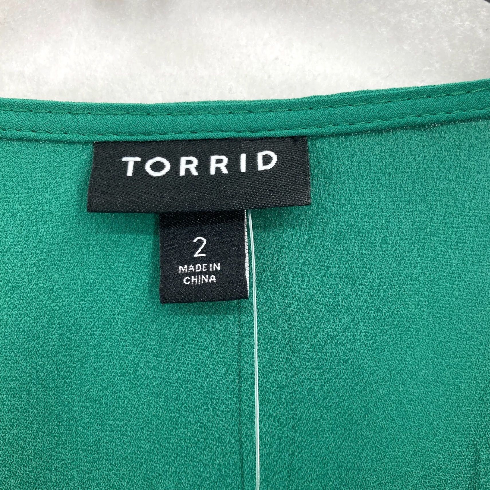 Torrid Torrid Blouse Shirt 2X Green Long Sleeve Button Front Boho Pintuck NWT Feminine V-Neck Relaxed Blouse Women Size XXL / US 16-18 / IT 52-54 - 4 Thumbnail