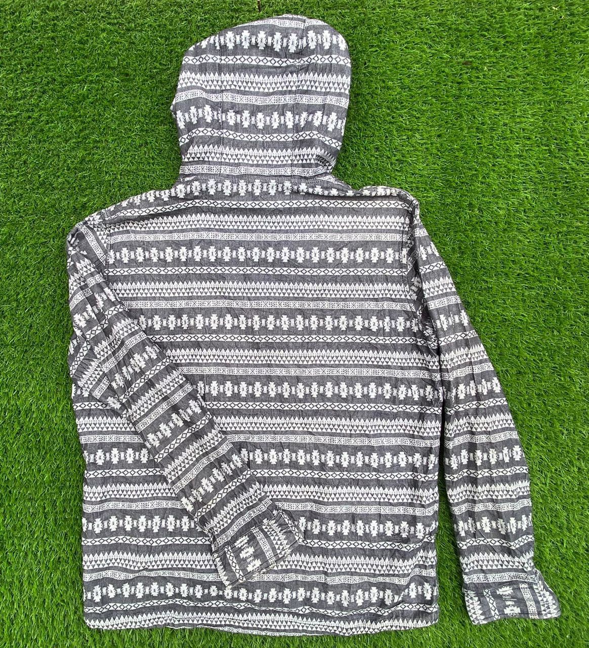 Designer × Japanese Brand Rare 🔥 Z-Surf Hooded Zipper Navajo Design Size US M / EU 48-50 / 2 - 2 Thumbnail