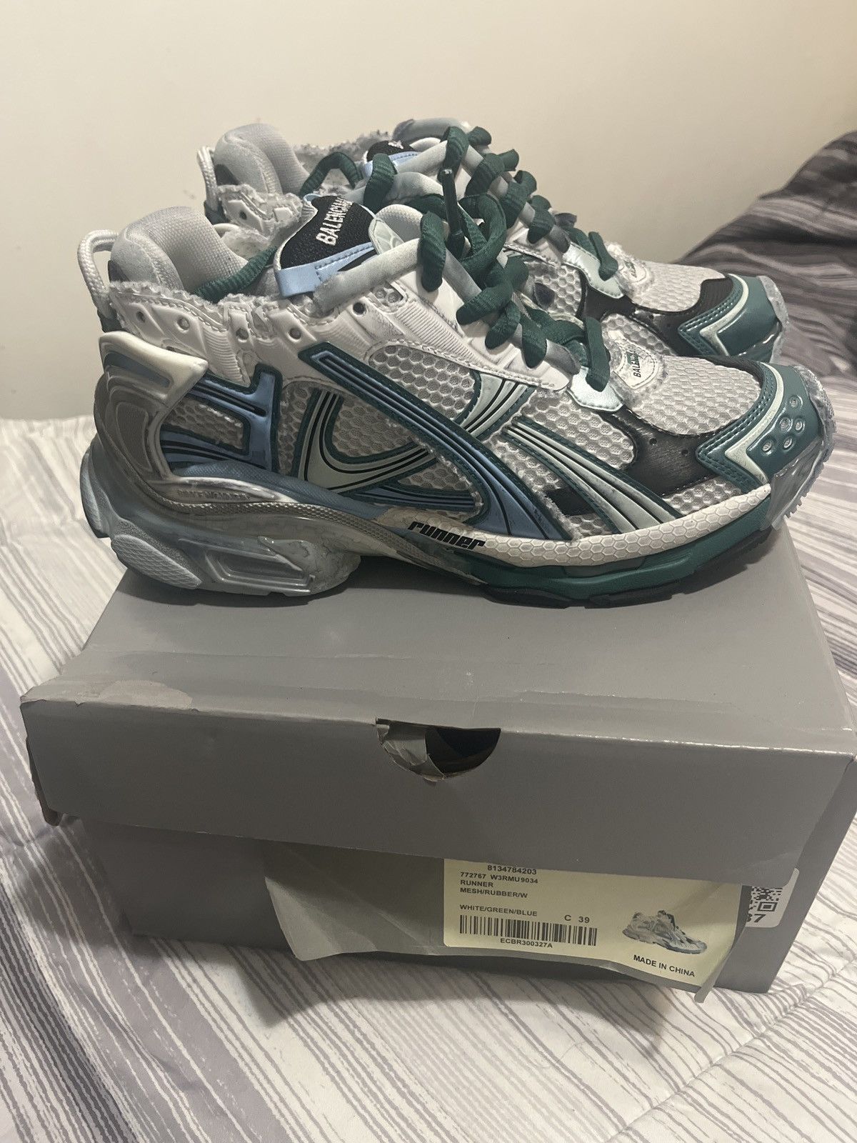 Balenciaga Balenciaga Wmns Runner Sneaker 'Worn-Out - White Green Blue' Size US 9 / IT 39 - 5 Thumbnail