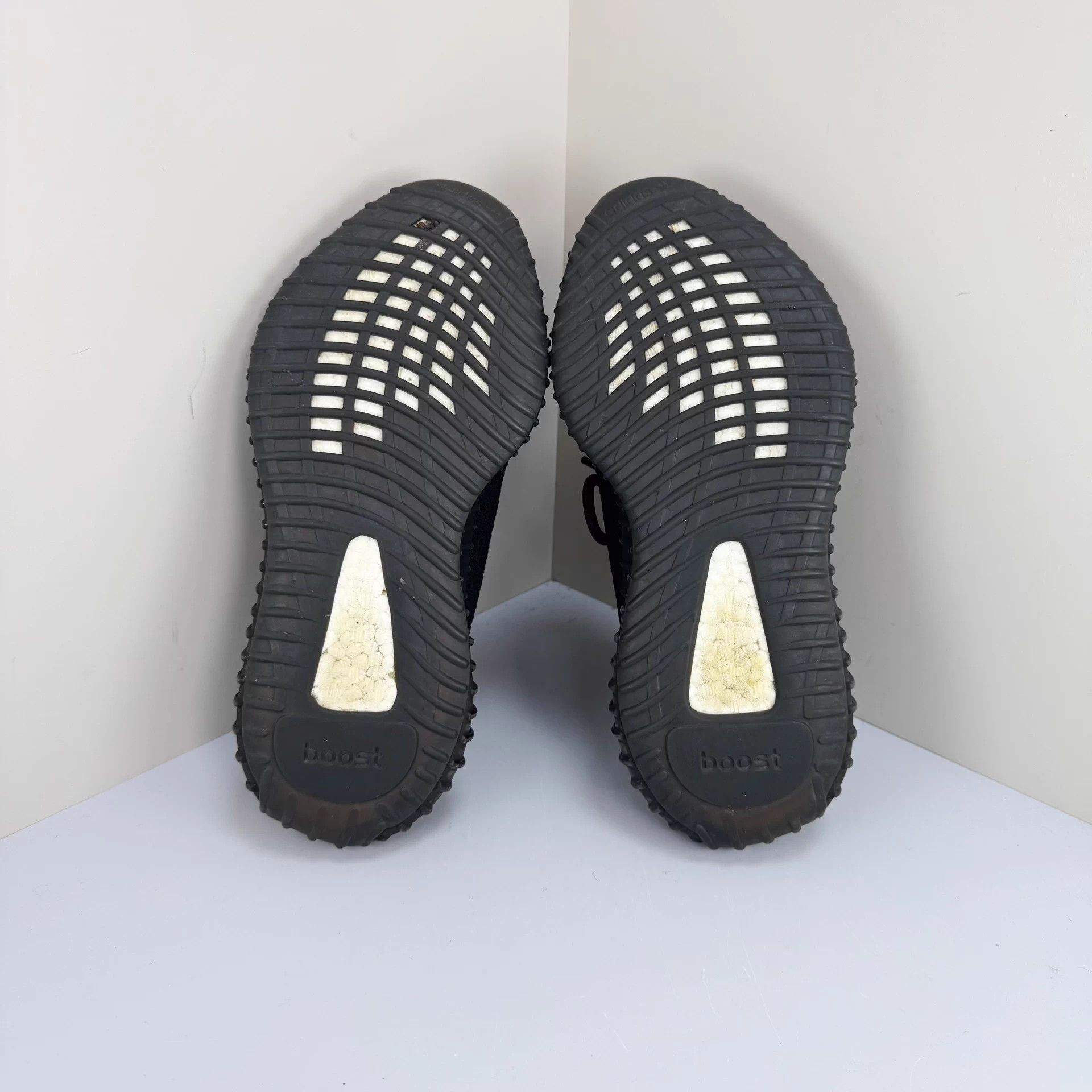 Adidas Adidas Yeezy 350V2 Bred Letter 39 98 New Size US 8 / IT 38 - 5 Thumbnail