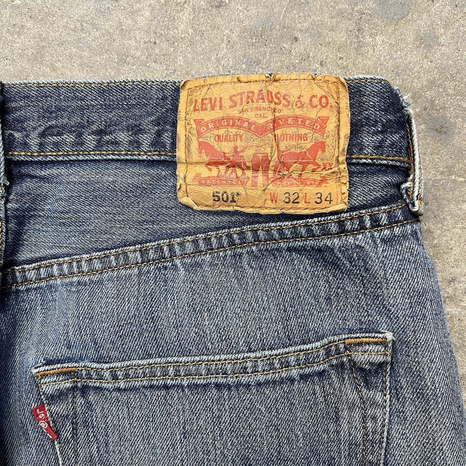 Levi's Levis 501 Jeans Button Fly Medium Whisker Fade Men’s 32x32 Size US 32 / EU 48 - 9 Thumbnail