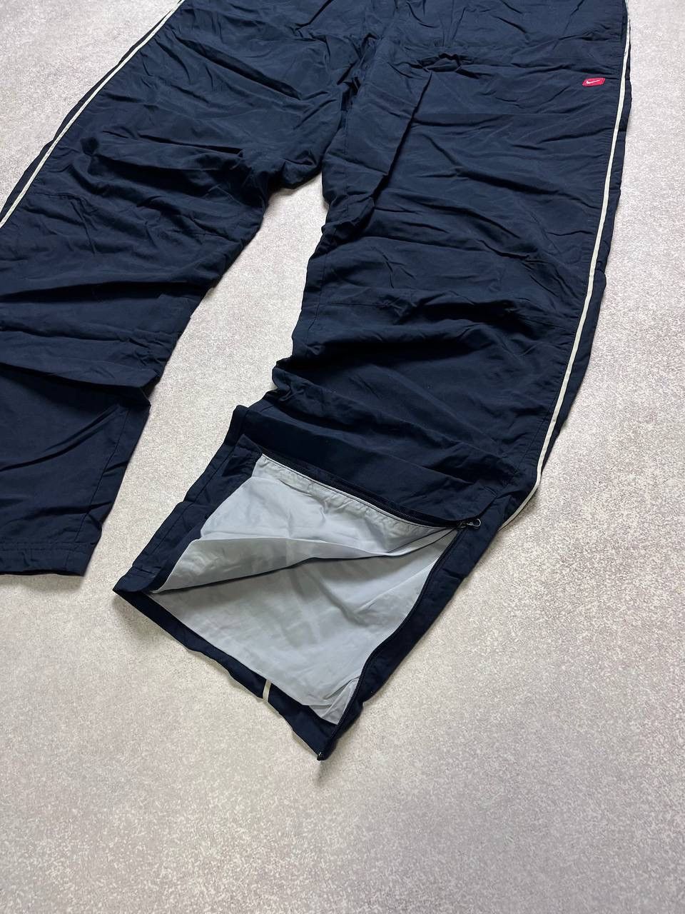 Nike Vintage Nike Swoosh Baggy Trackpants Y2K L Size US 34 / EU 50 - 4 Thumbnail