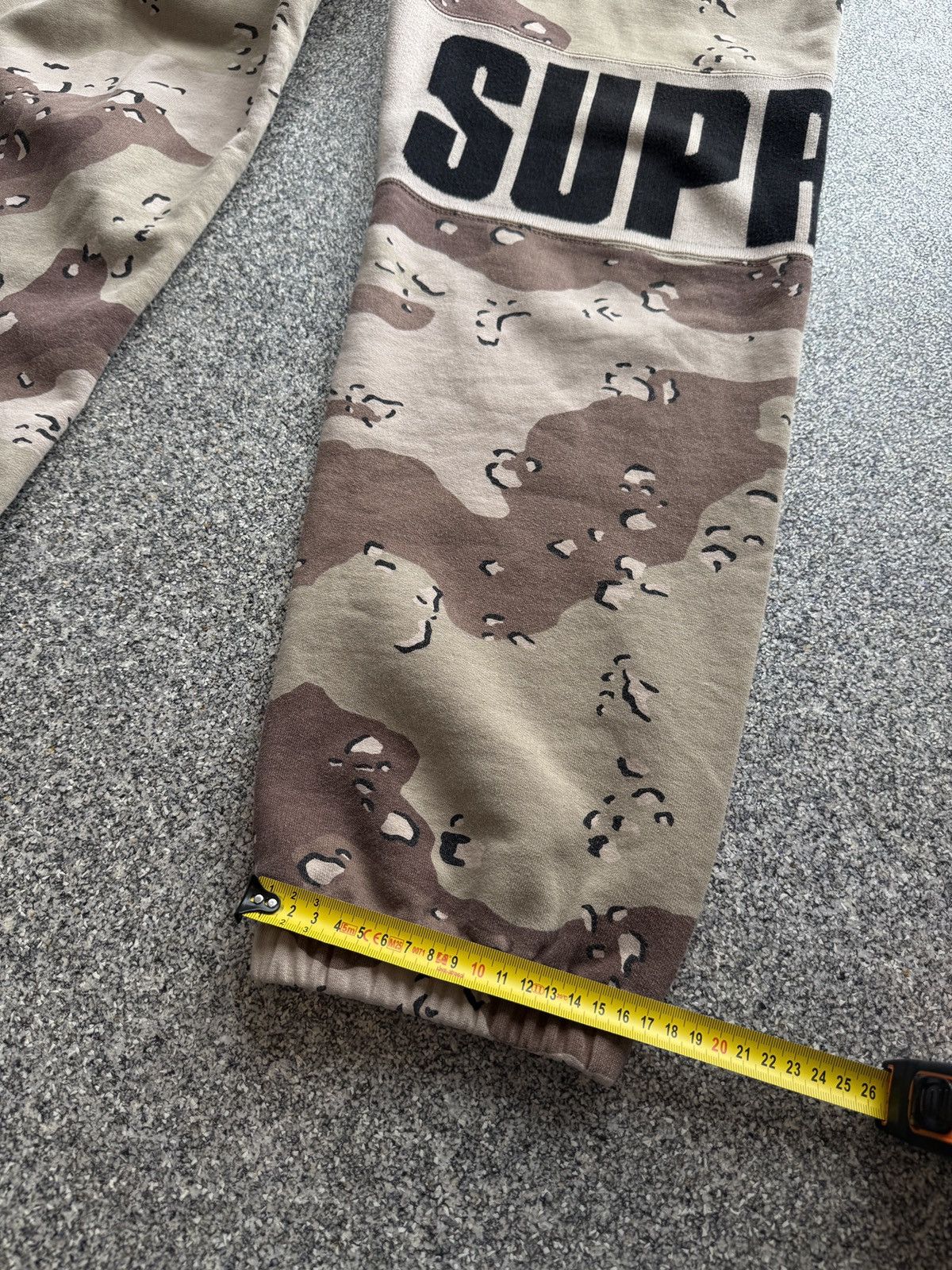 Supreme Supreme Rib Sweatpant Chocolate Chip Camo FW20 size Medium Size 40L - 9 Thumbnail