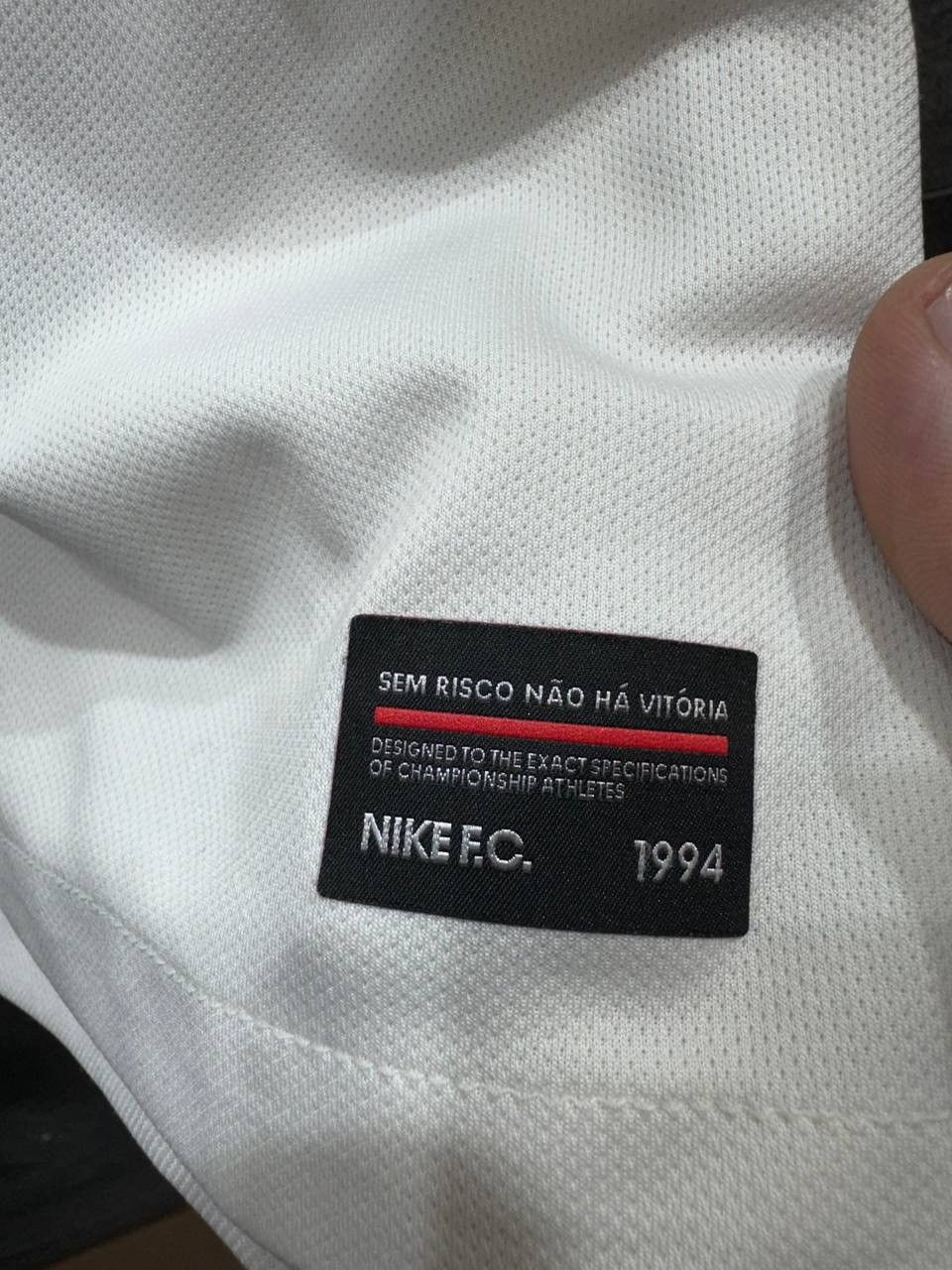 Vintage Nike FC Football Club Sem Risco Nao Ha Vitoria White Jersey Size US M / EU 48-50 / 2 - 6 Thumbnail