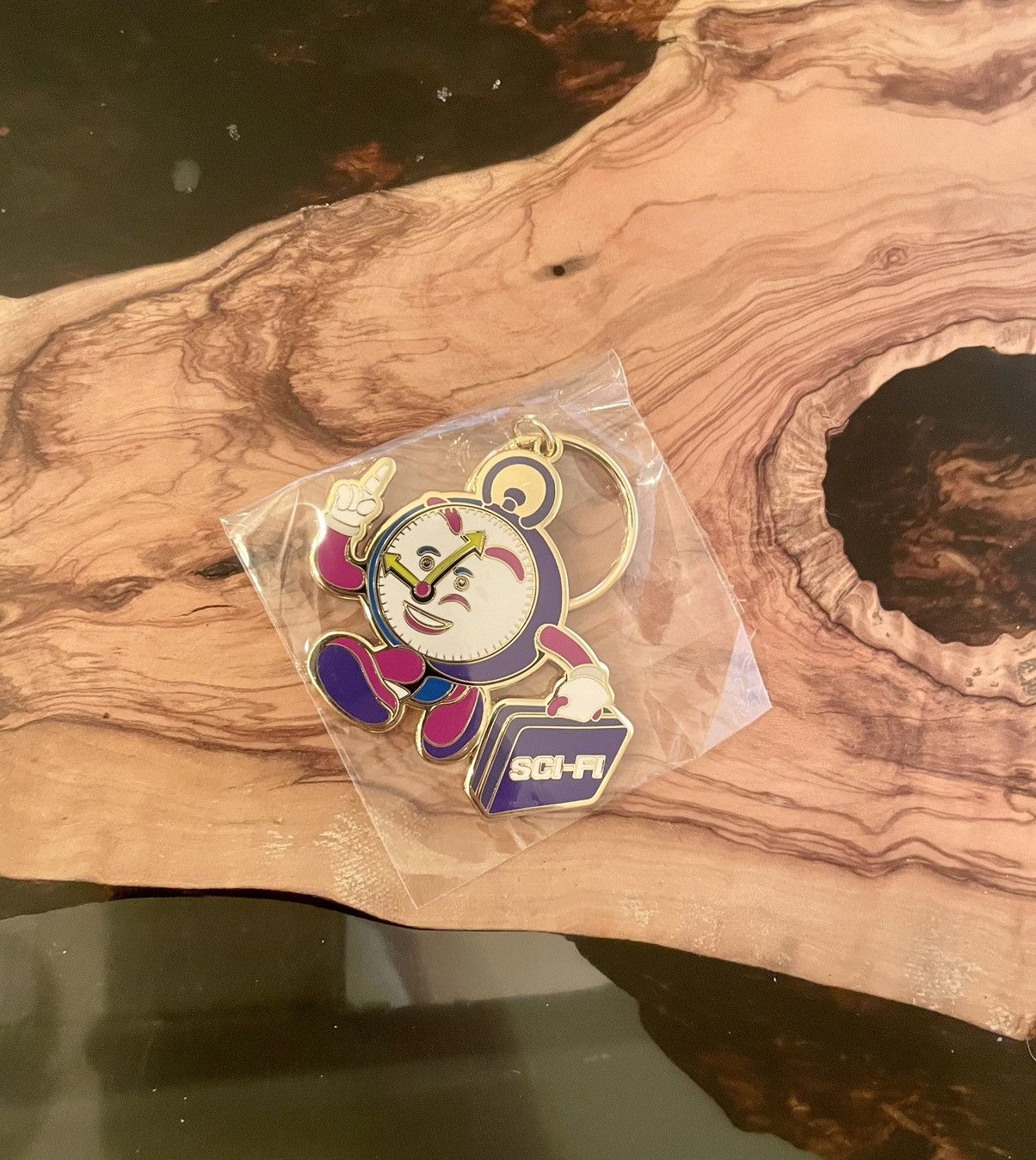 Sci-Fi Fantasy Sci-Fi Fantasy ‘Time Travel’ Clock-man Keychain in Gold Size ONE SIZE - 3 Thumbnail