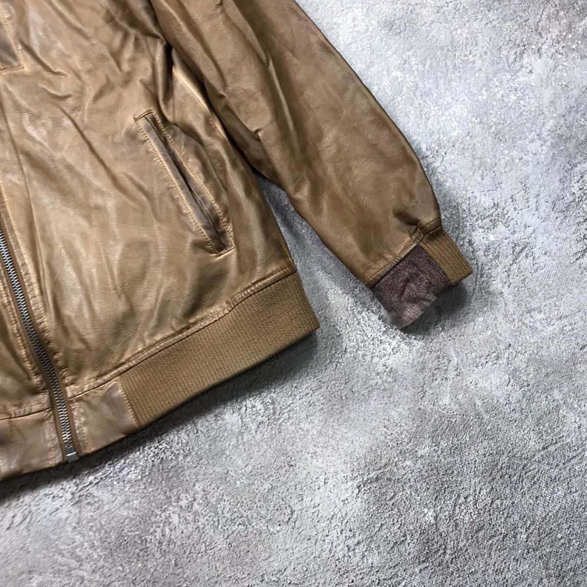 Vintage Vintage Y2K Tan Bomber Jacket Streetwear Casual 90s Baggy L Size US L / EU 52-54 / 3 - 5 Thumbnail