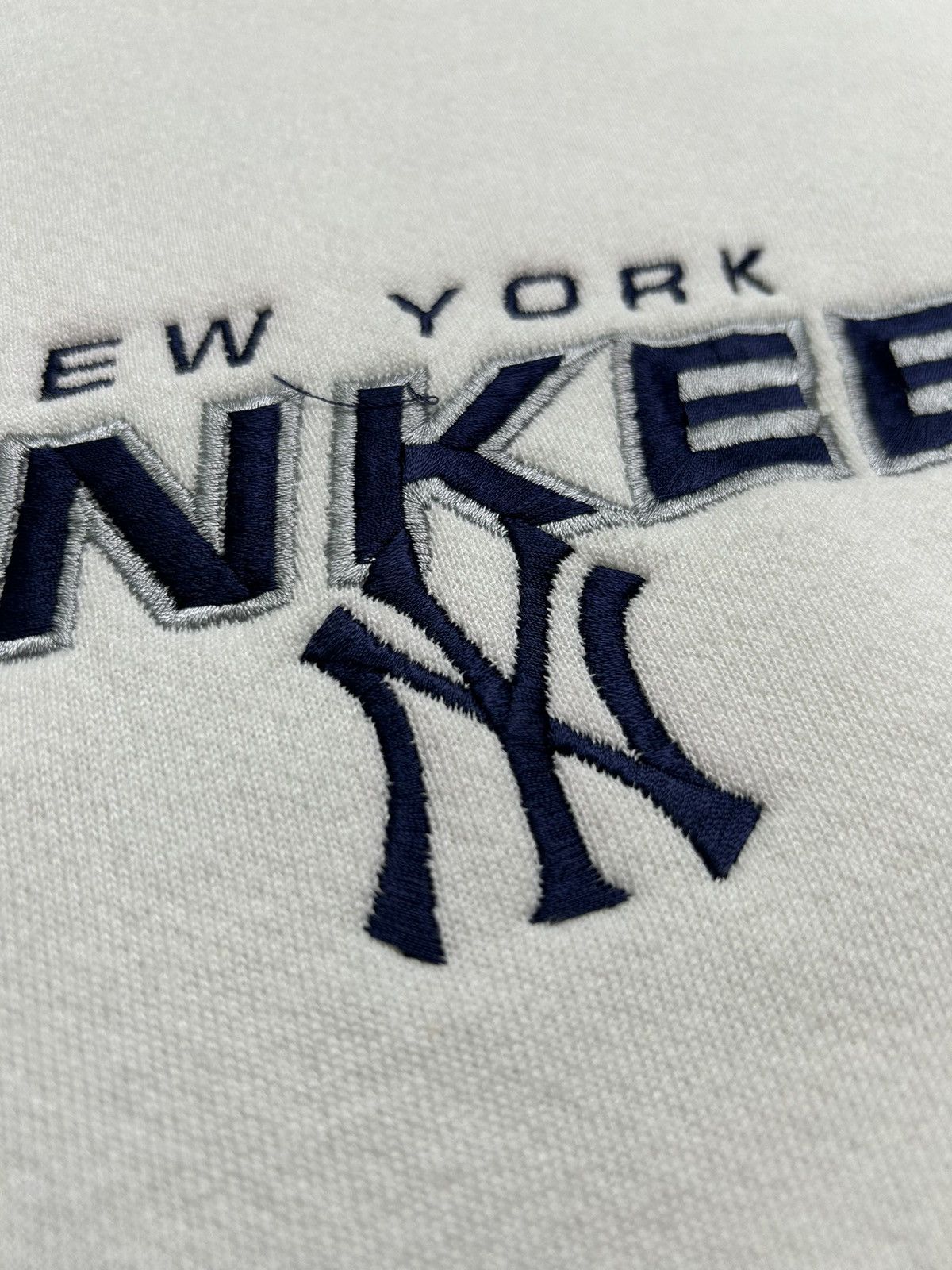 MLB × Vintage Vintage 90s MLB New York Yankees Baseball Embroider Crewneck Size US L / EU 52-54 / 3 - 3 Thumbnail