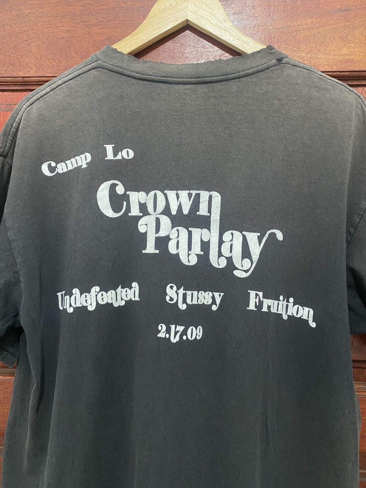 Stussy Vtg Y2K Stussy Undefeated Fruition Crown Parlay Sunfaded Tee Size US L / EU 52-54 / 3 - 5 Thumbnail