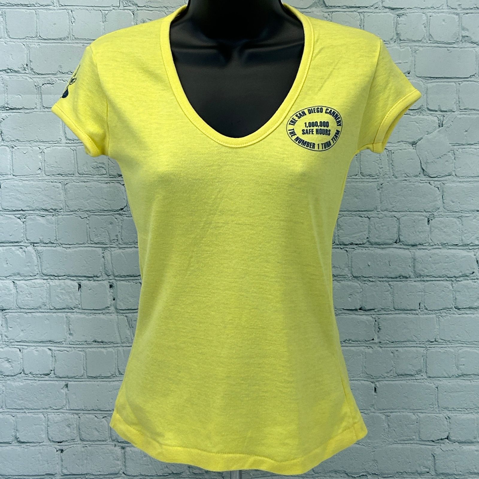 Vintage Vintage Chicken of the Sea T Shirt Tuna Fish Womens X-Small Size XS / US 0-2 / IT 36-38 - 1 Thumbnail