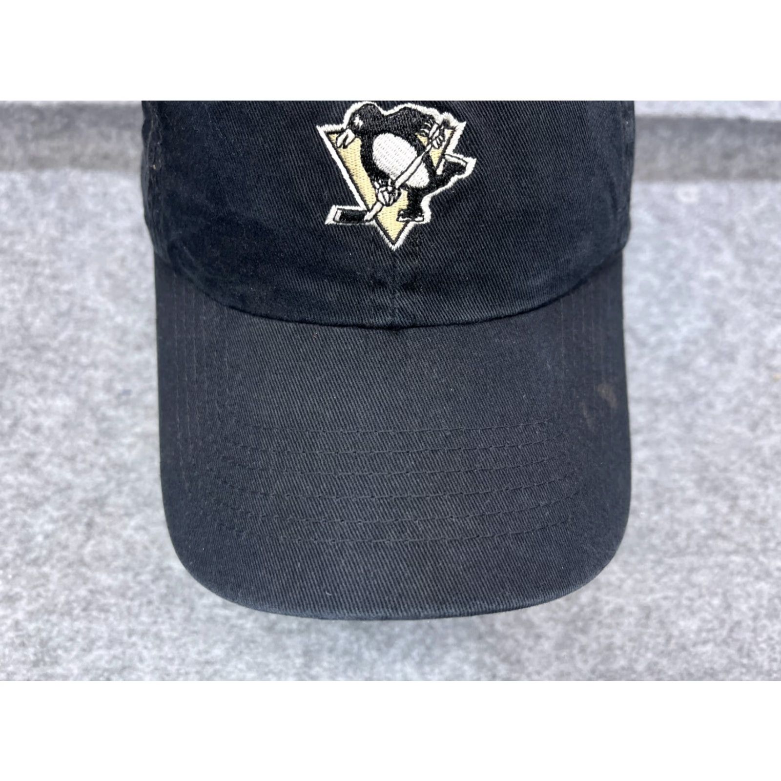 Champion V41 Headwear Pittsburgh Hat Strap Back Adult Black Eastern Conference Champions Penguins 2002 Mens Baseball Cap Black Sports Hockey Pittsburgh Size ONE SIZE - 3 Thumbnail