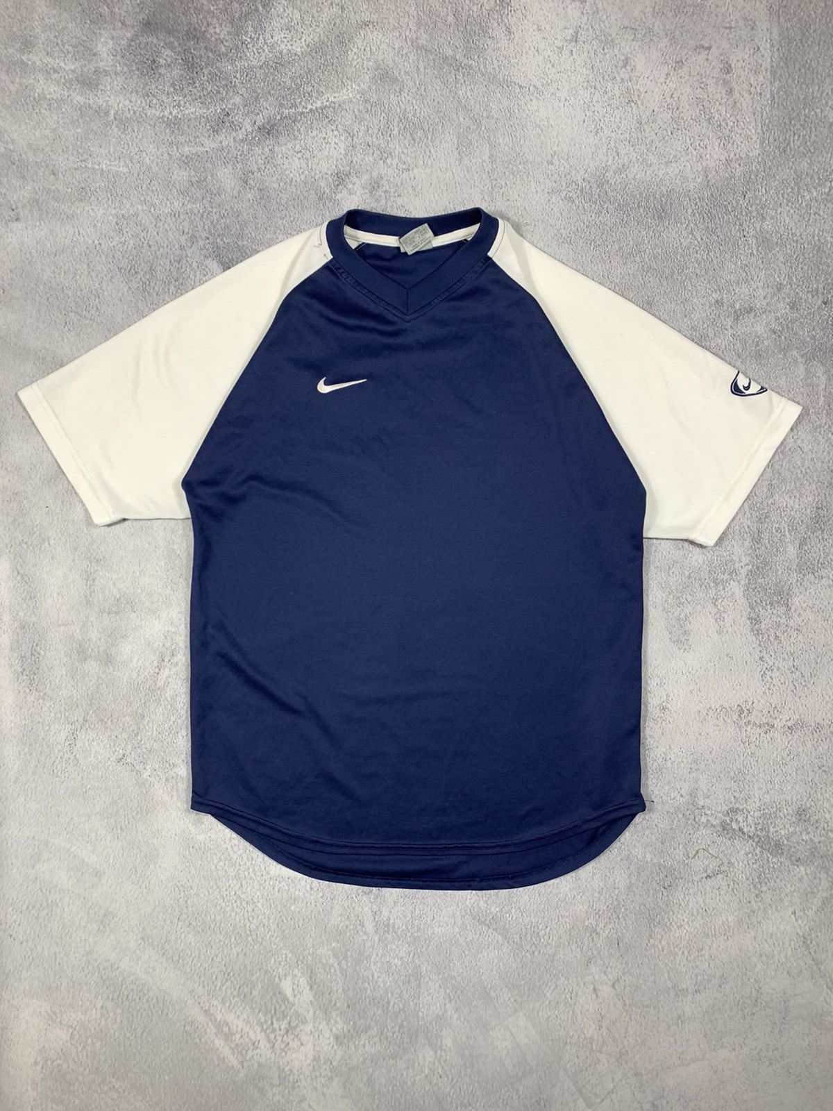 Nike Vintage Nike tee streetwear small swoosh y2k size S Size US S / EU 44-46 / 1 - 1 Thumbnail